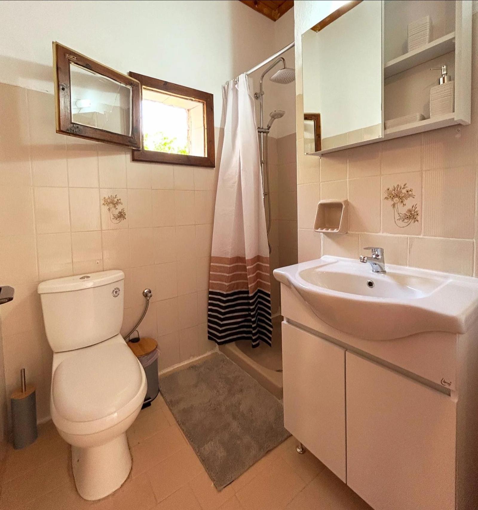 One-Bedroom Apartment with Sea View and Balcony photo 2