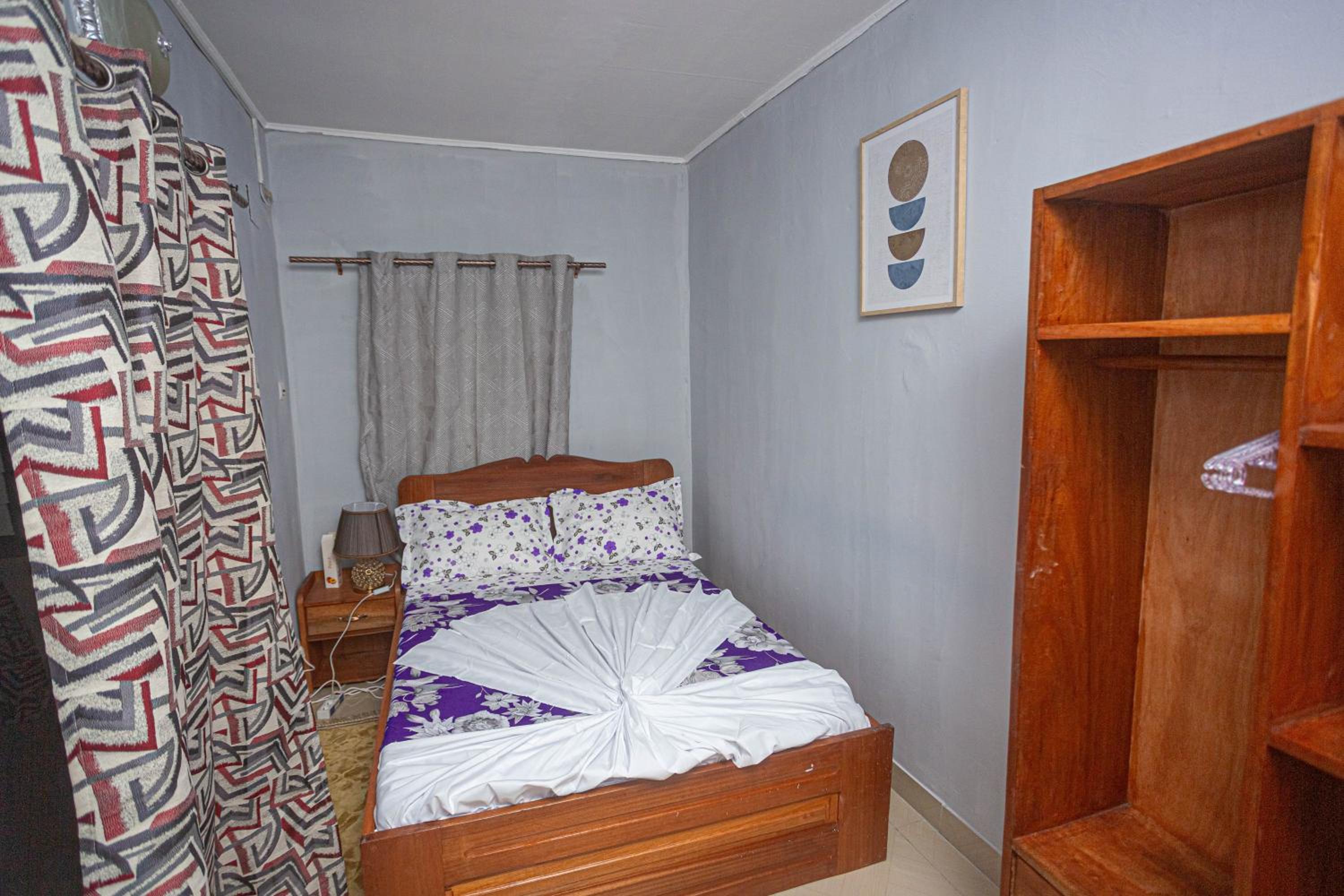 One-Bedroom Apartment photo 1