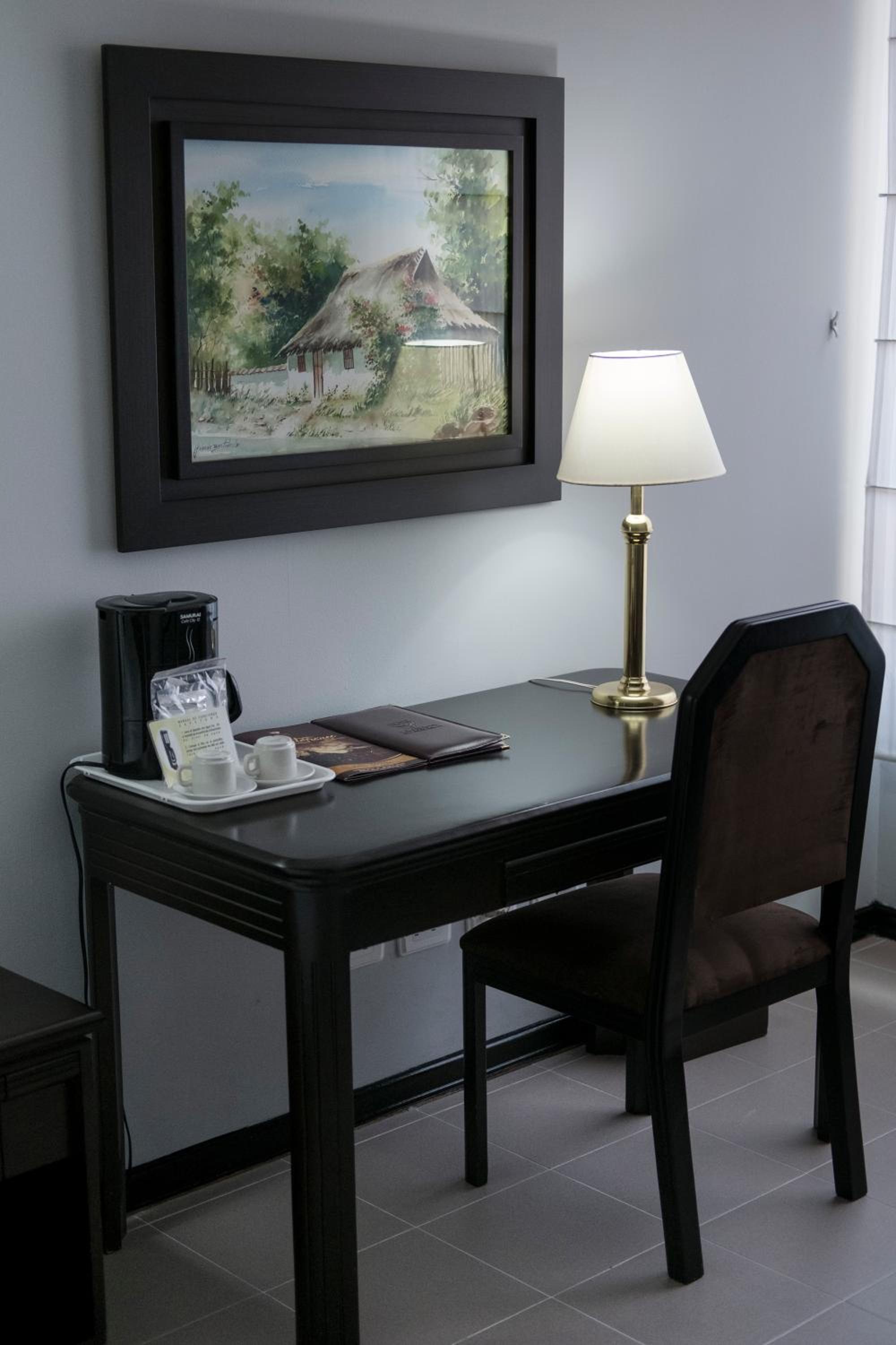 Standard Twin Room - Photo 3