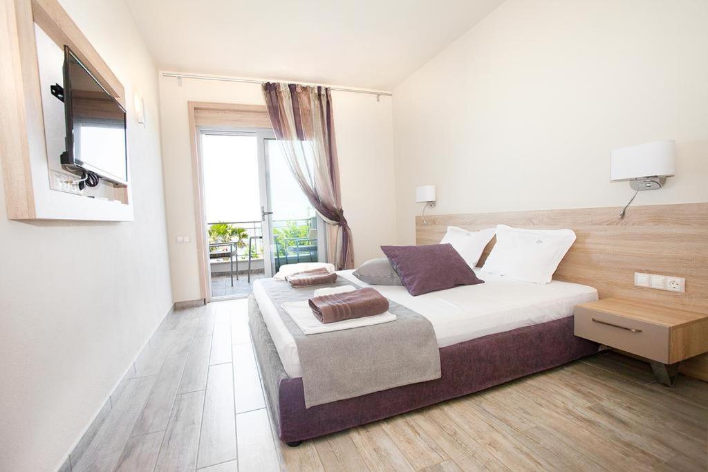 Deluxe Double Room With Balcony And Sea View