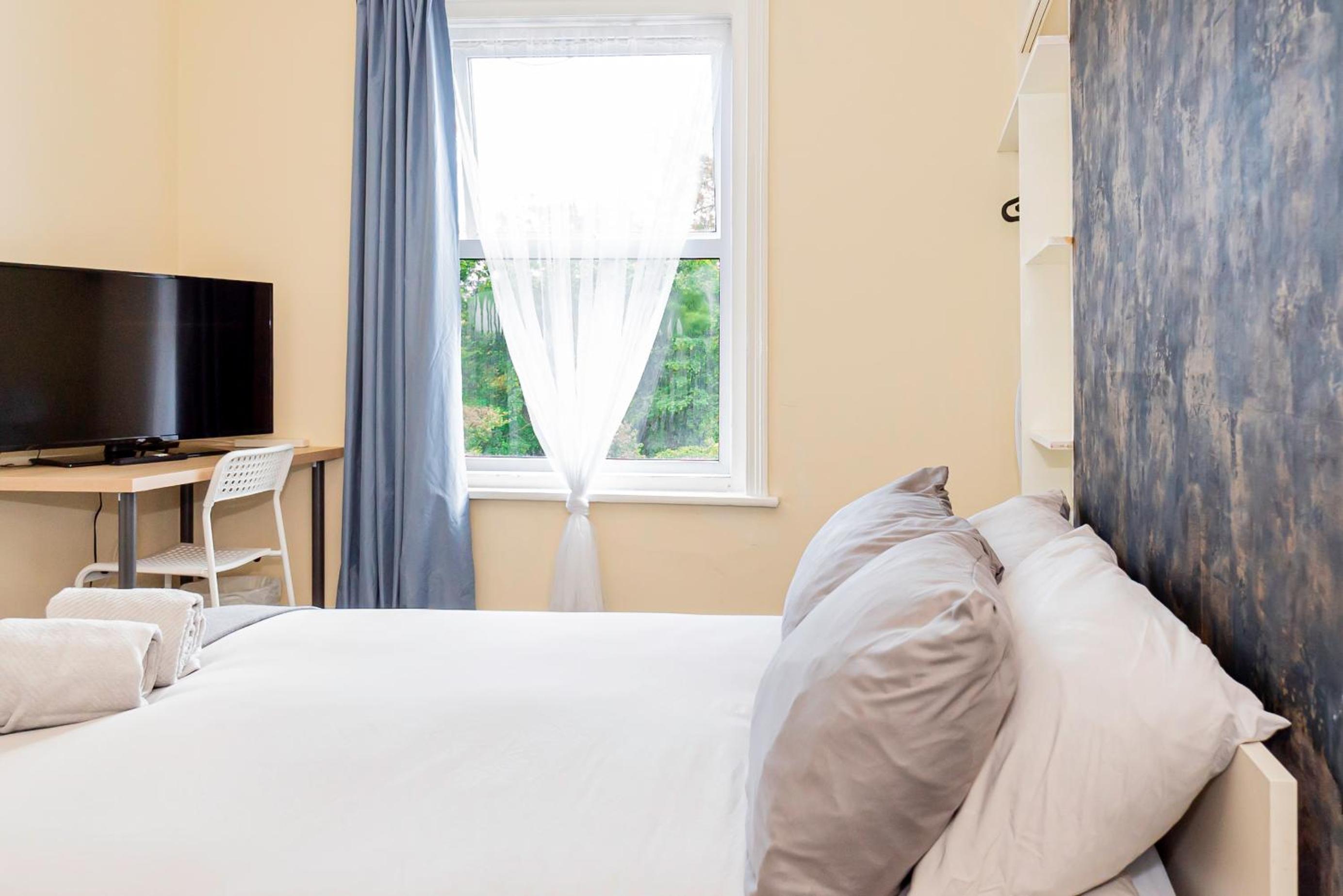 Double Room with Shared Bathroom photo 3
