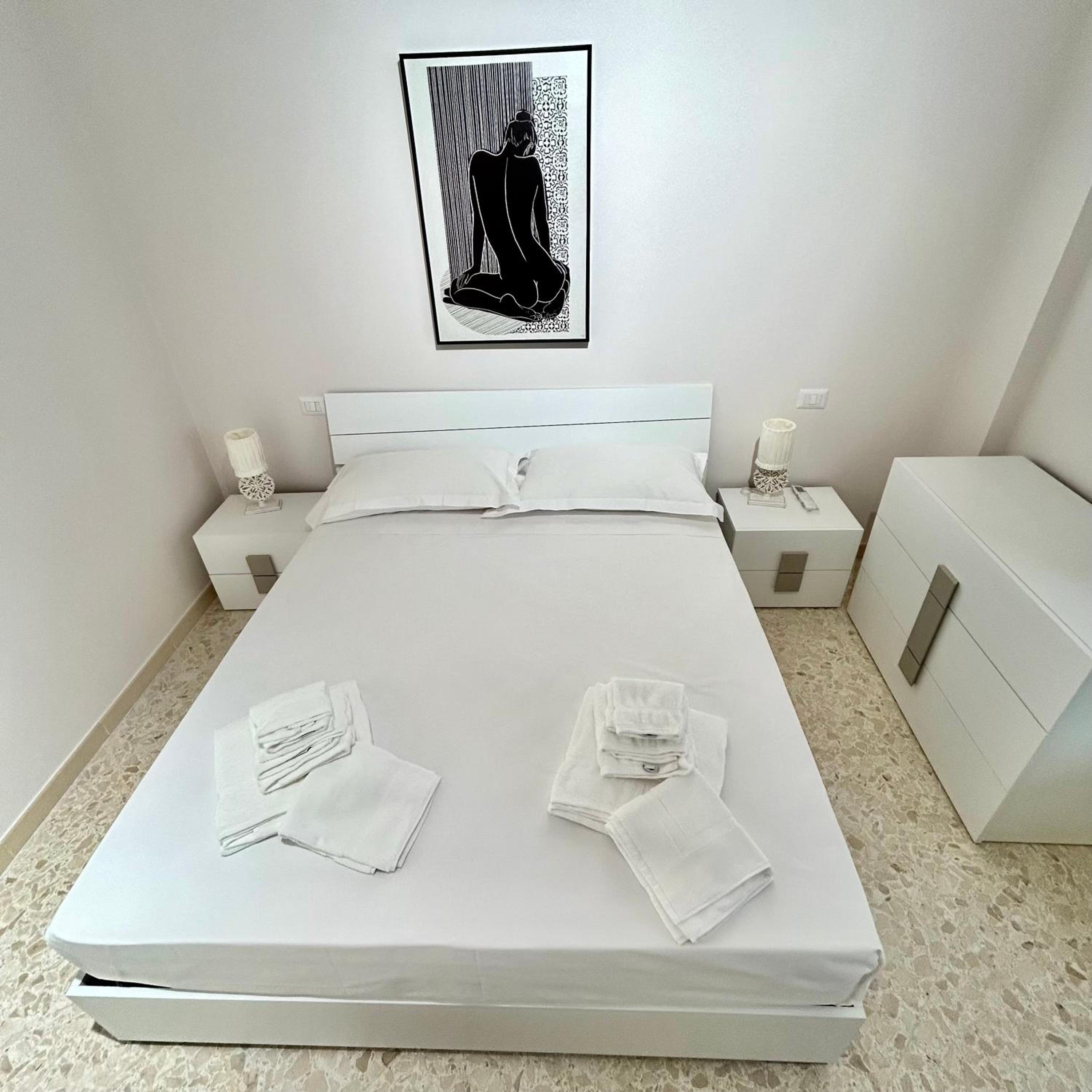 Deluxe One-Bedroom Apartment