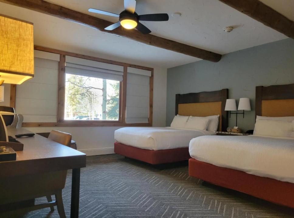 Lodge Queen Room with Two Queen Beds - Photo 4