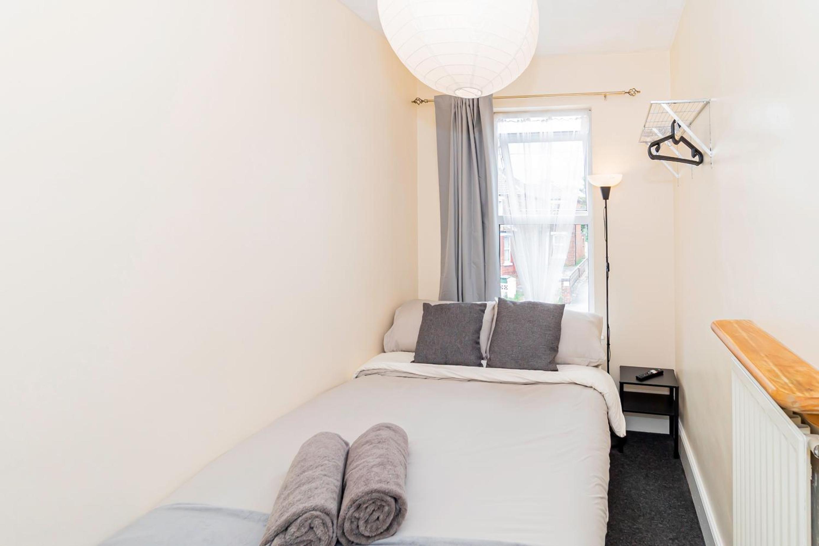 Double Room with Shared Bathroom photo 3