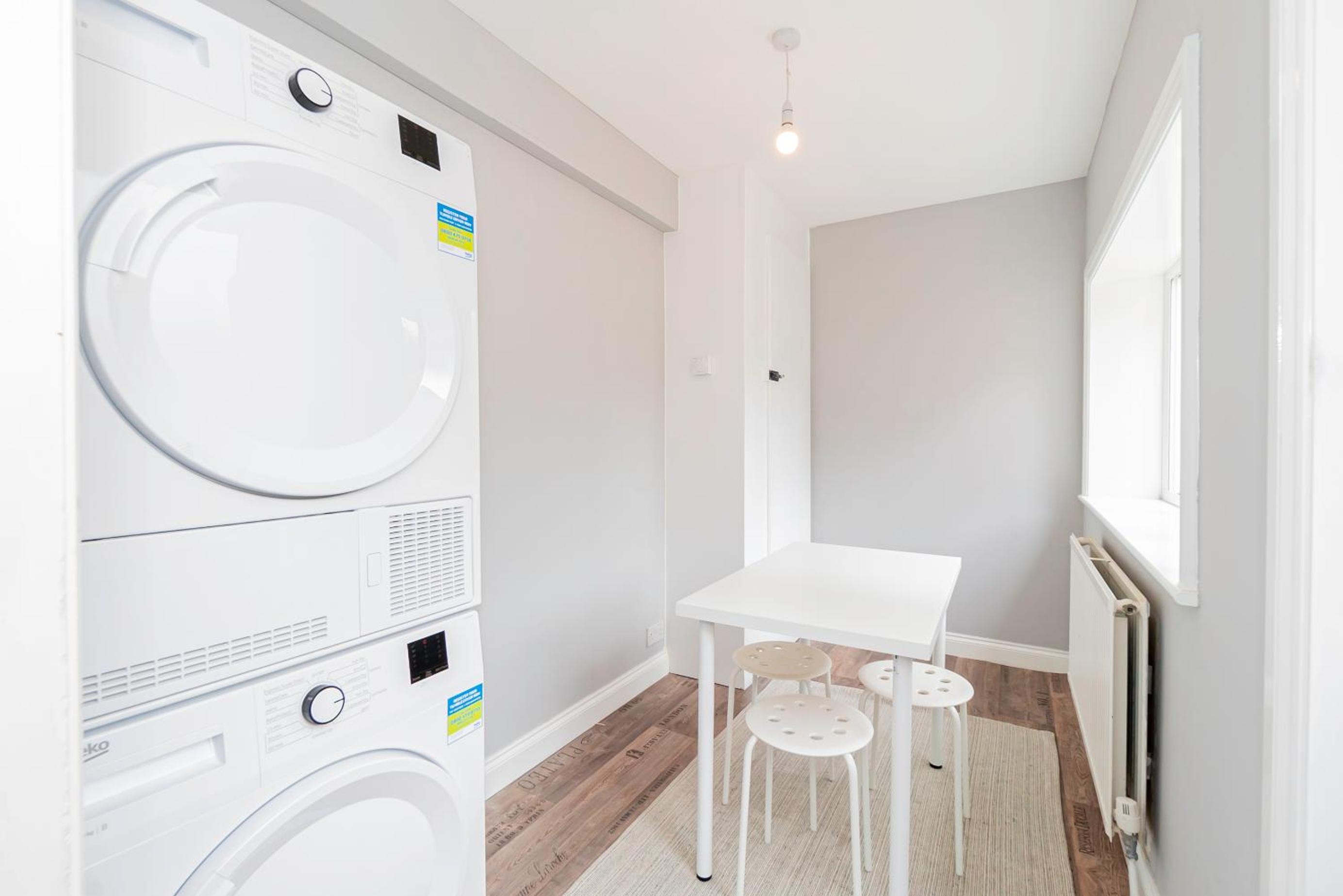 Standard Twin Room with Shared Bathroom photo 3