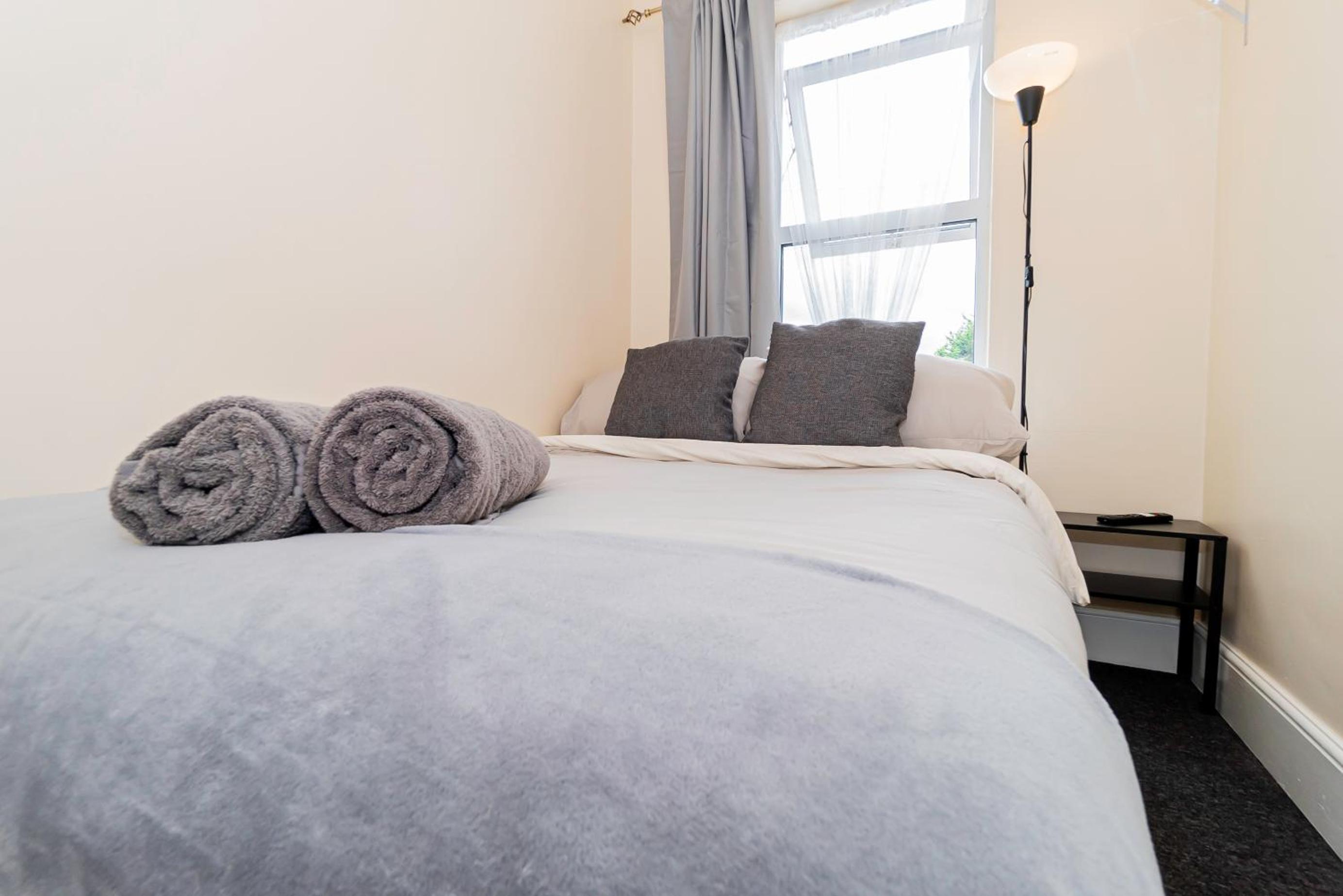 Double Room with Shared Bathroom photo 3