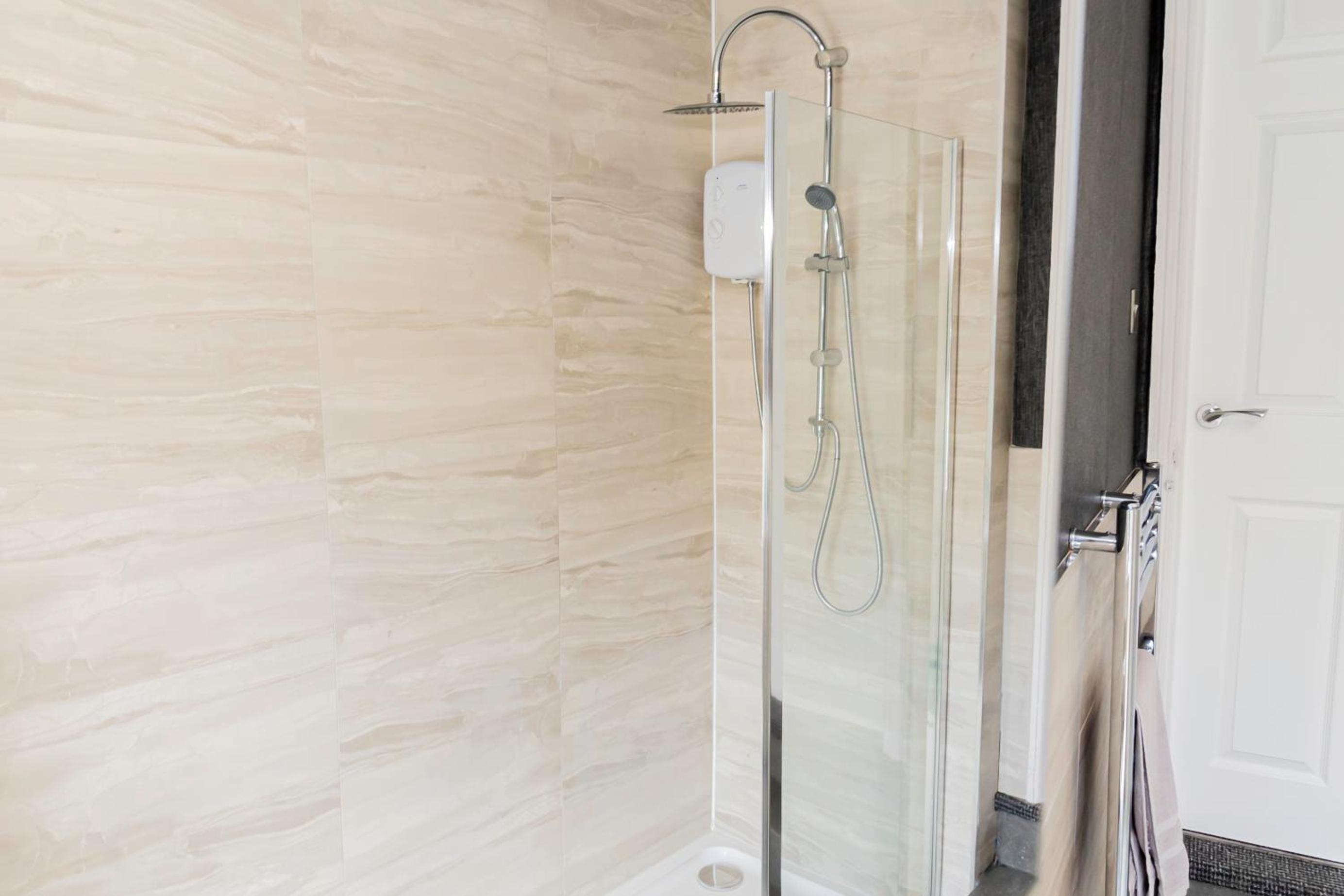 Twin Room with Shared Bathroom photo 2