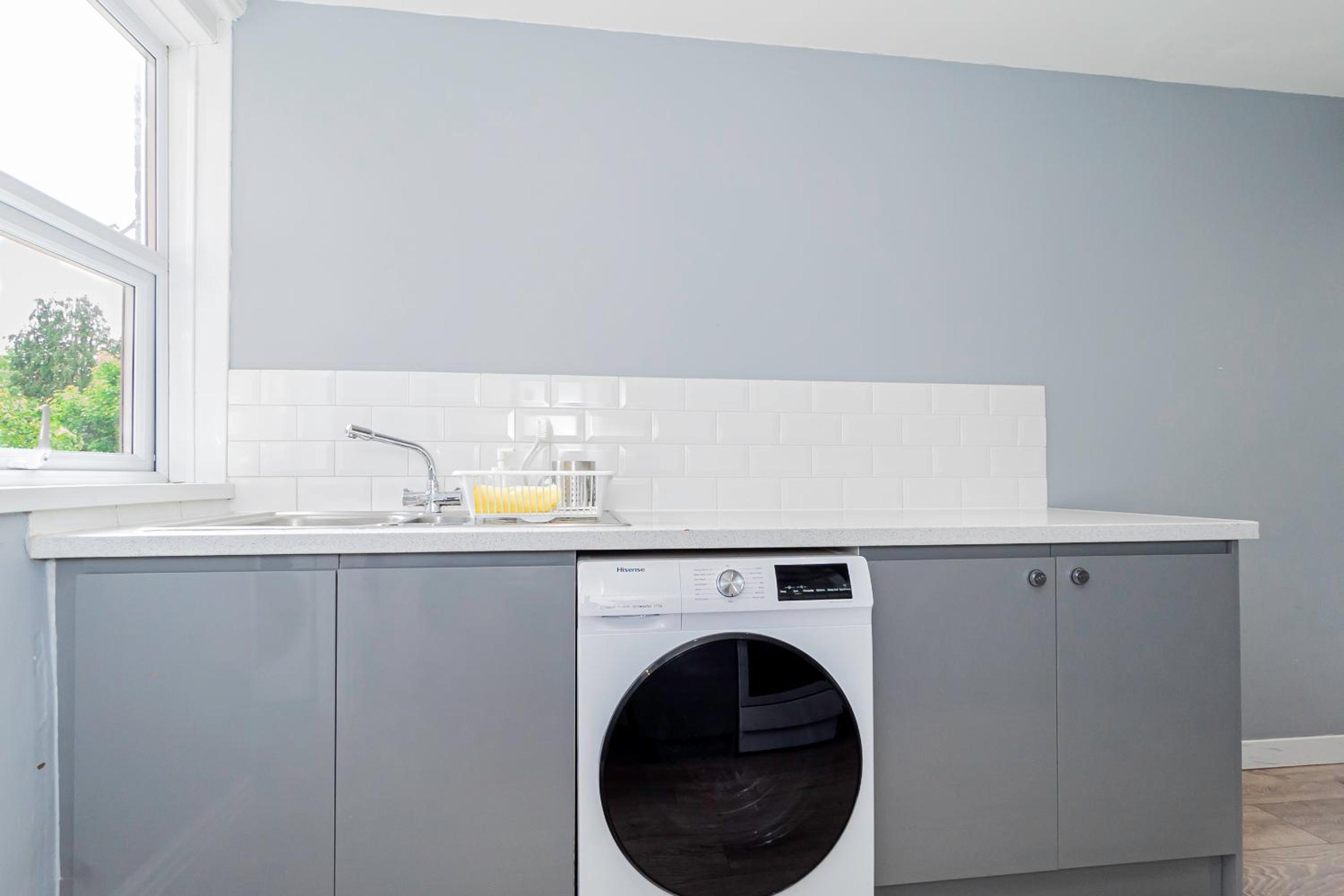 Standard Twin Room with Shared Bathroom photo 2