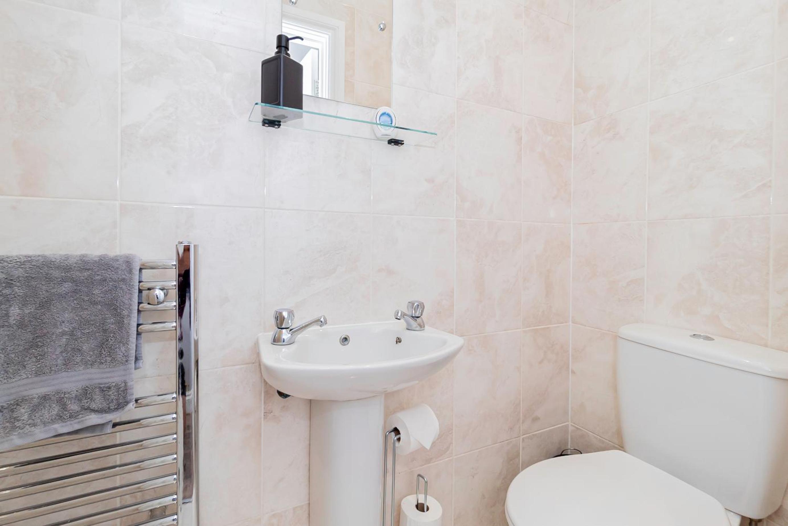 Double Room with Shared Bathroom photo 2