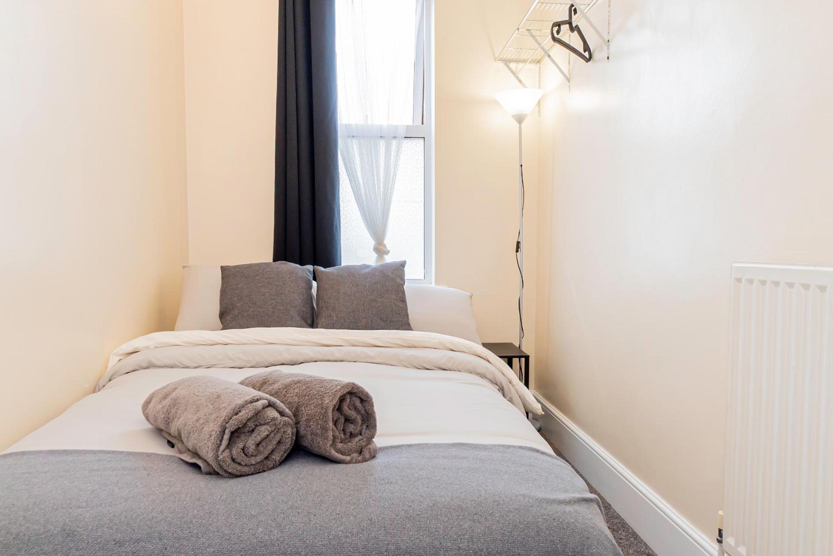 Double Room with Shared Bathroom photo 2
