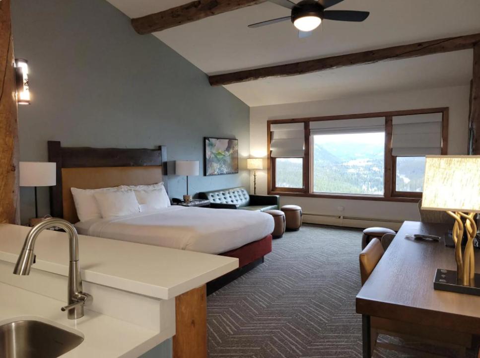 King Suite with Mountain View - Photo 3