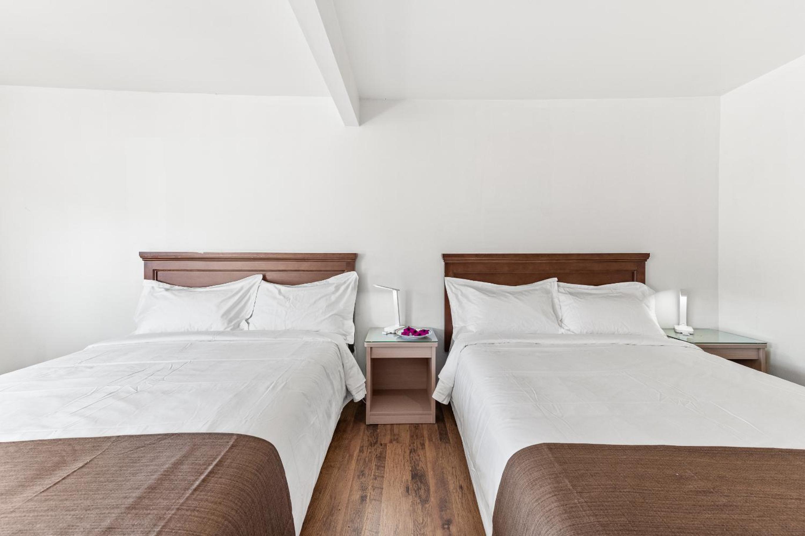 Queen Room with Two Queen Beds-full kitchen photo 2