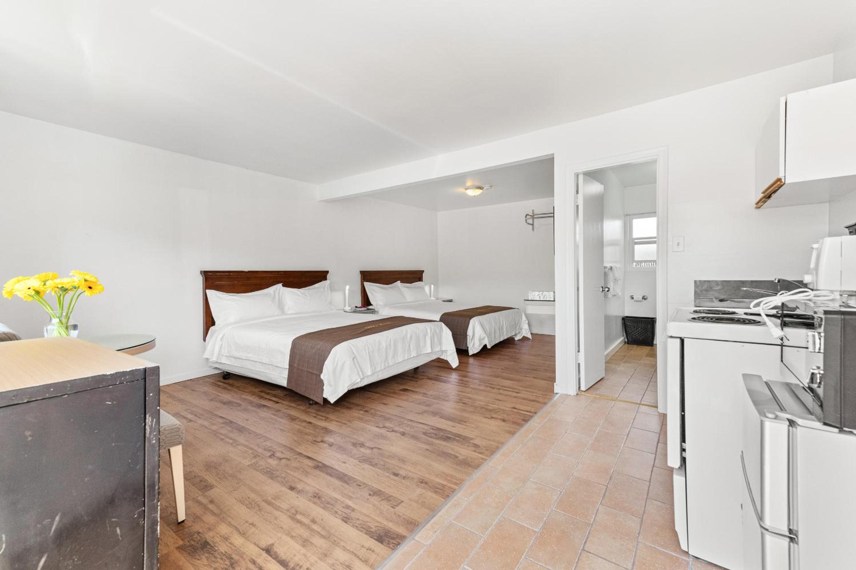 Queen Room with Two Queen Beds-full kitchen photo 1