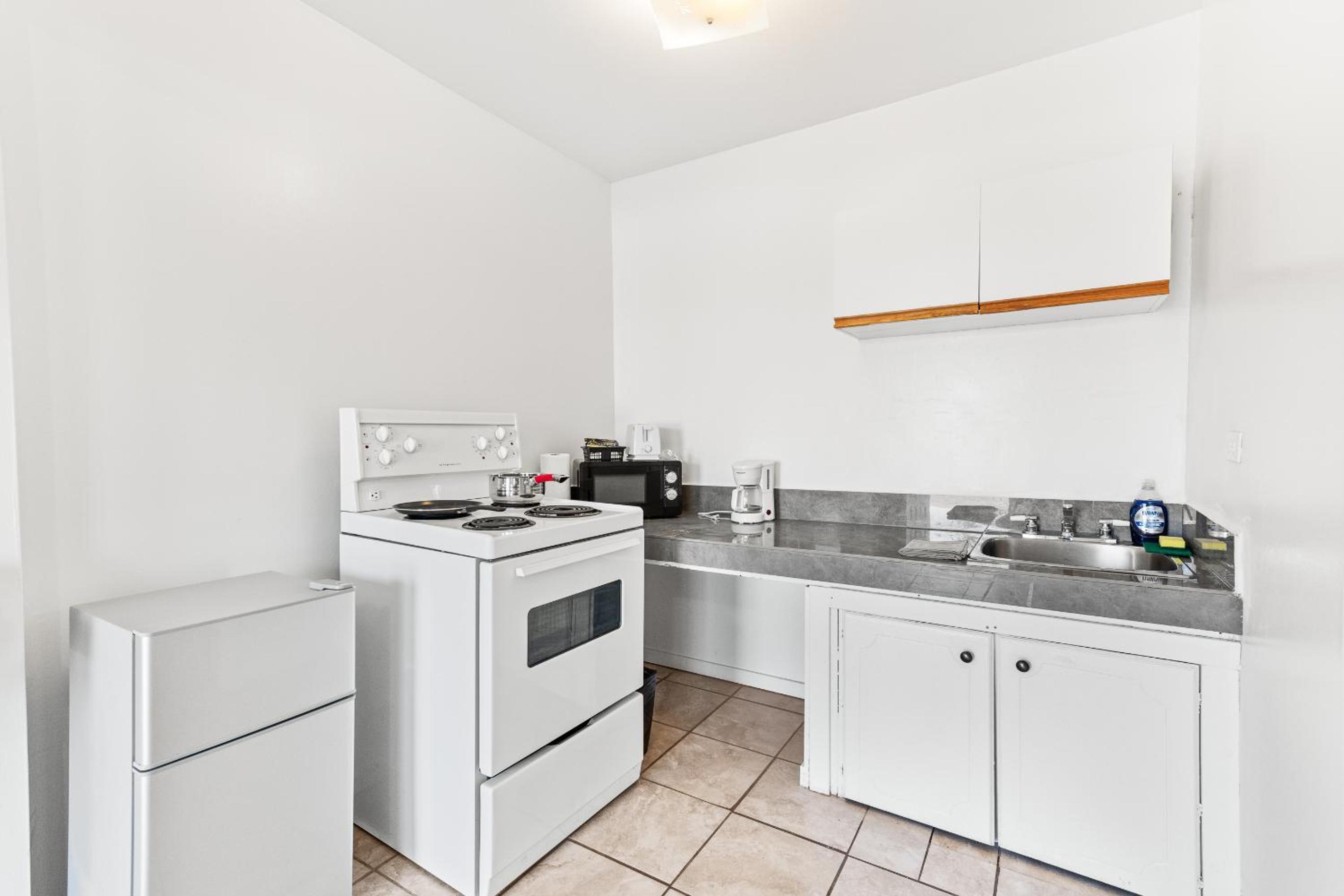 Queen Room-Full Kitchen  photo 2
