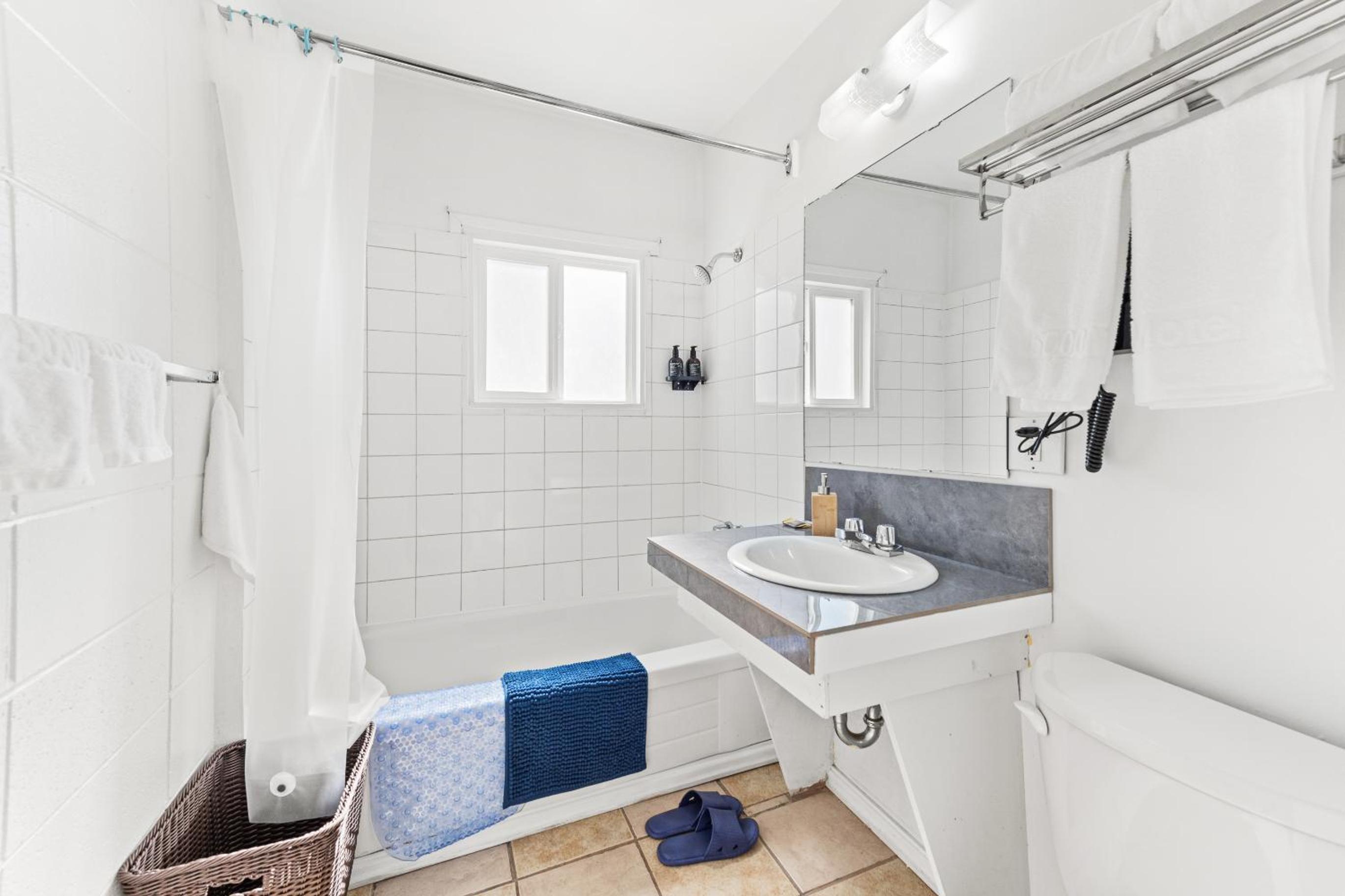 Family Suite-Full Kitchen  photo 3