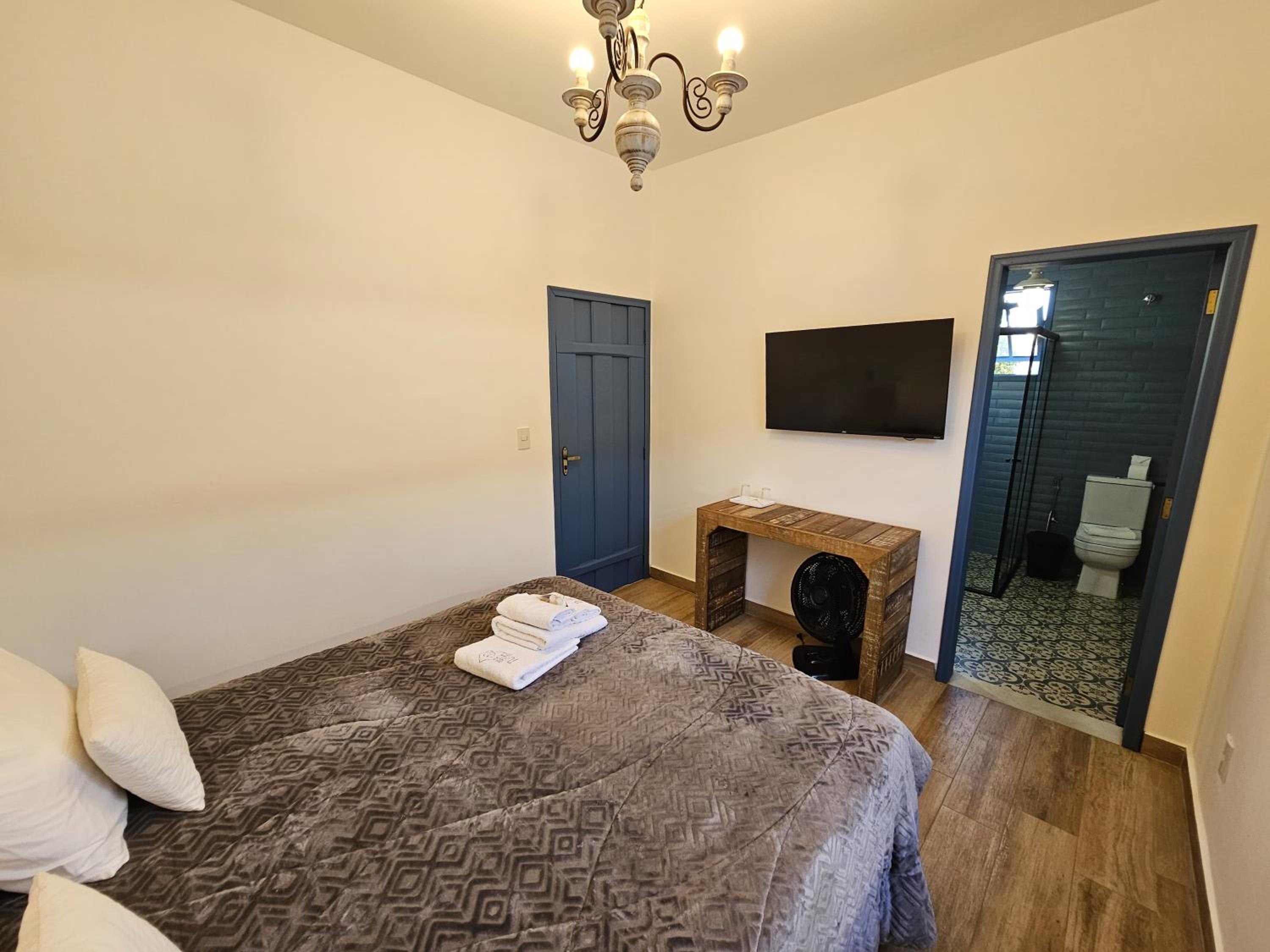 Queen Room photo 2