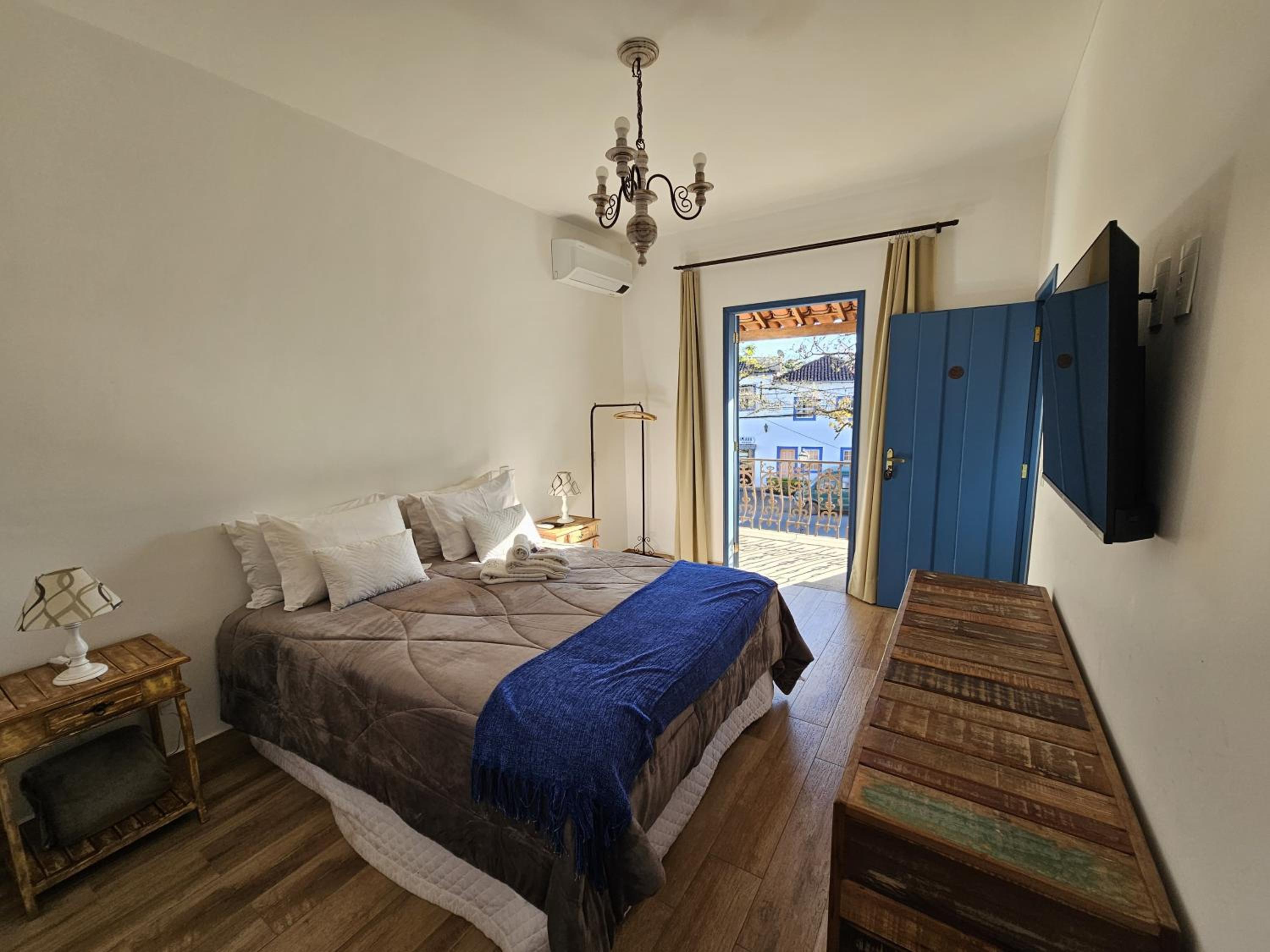 Queen Room with Balcony photo 1