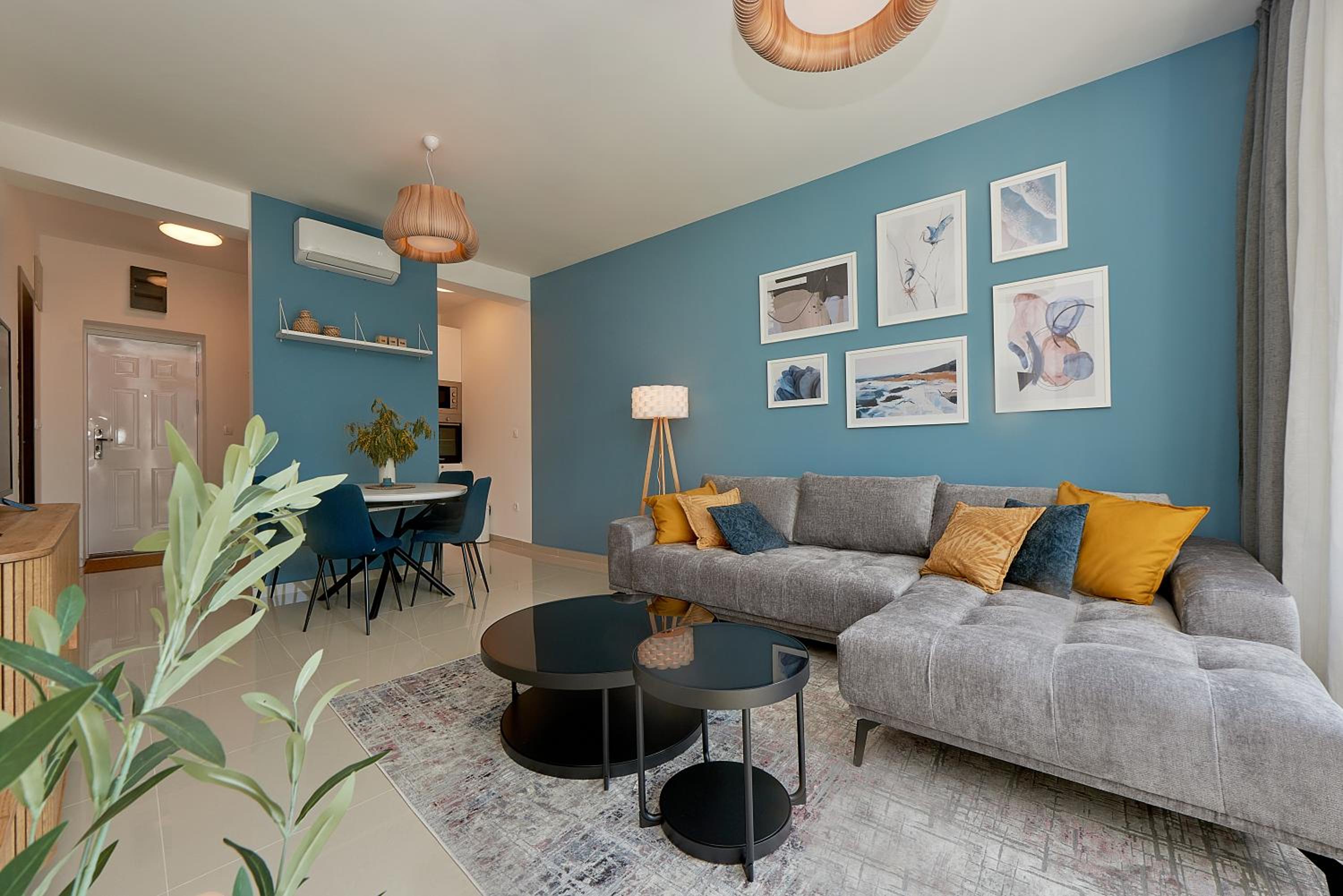 One-Bedroom Apartment with Balcony and Sea View photo 3