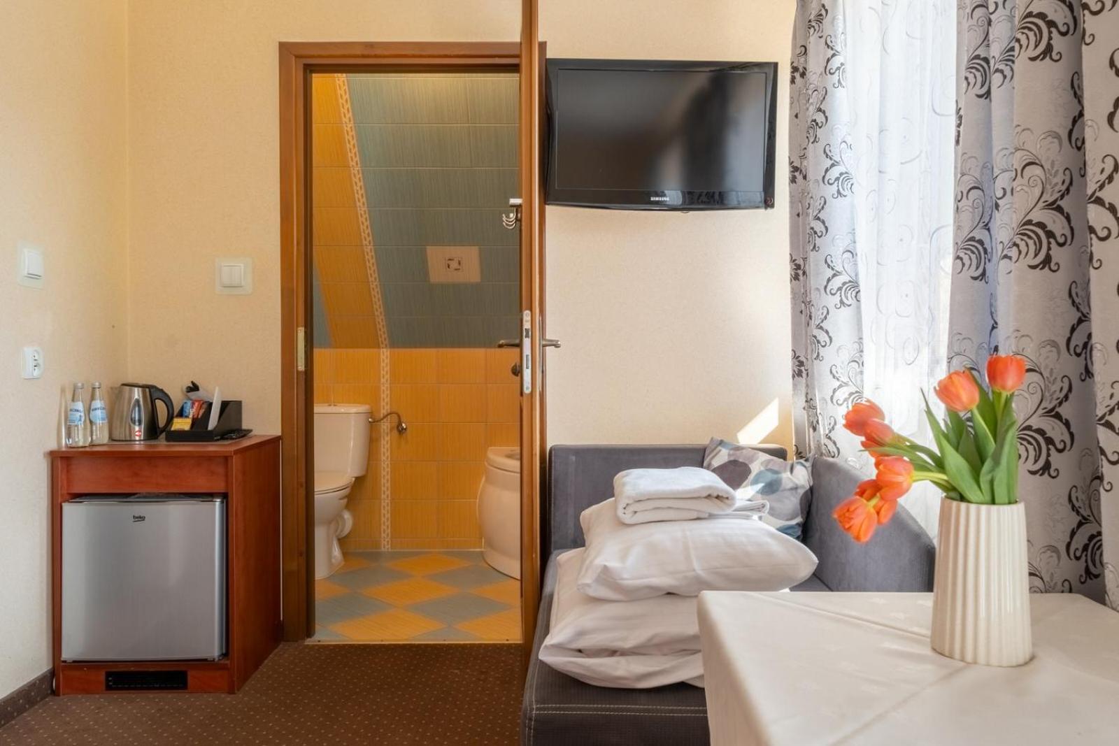 Deluxe Triple Room with Balcony - Photo 2
