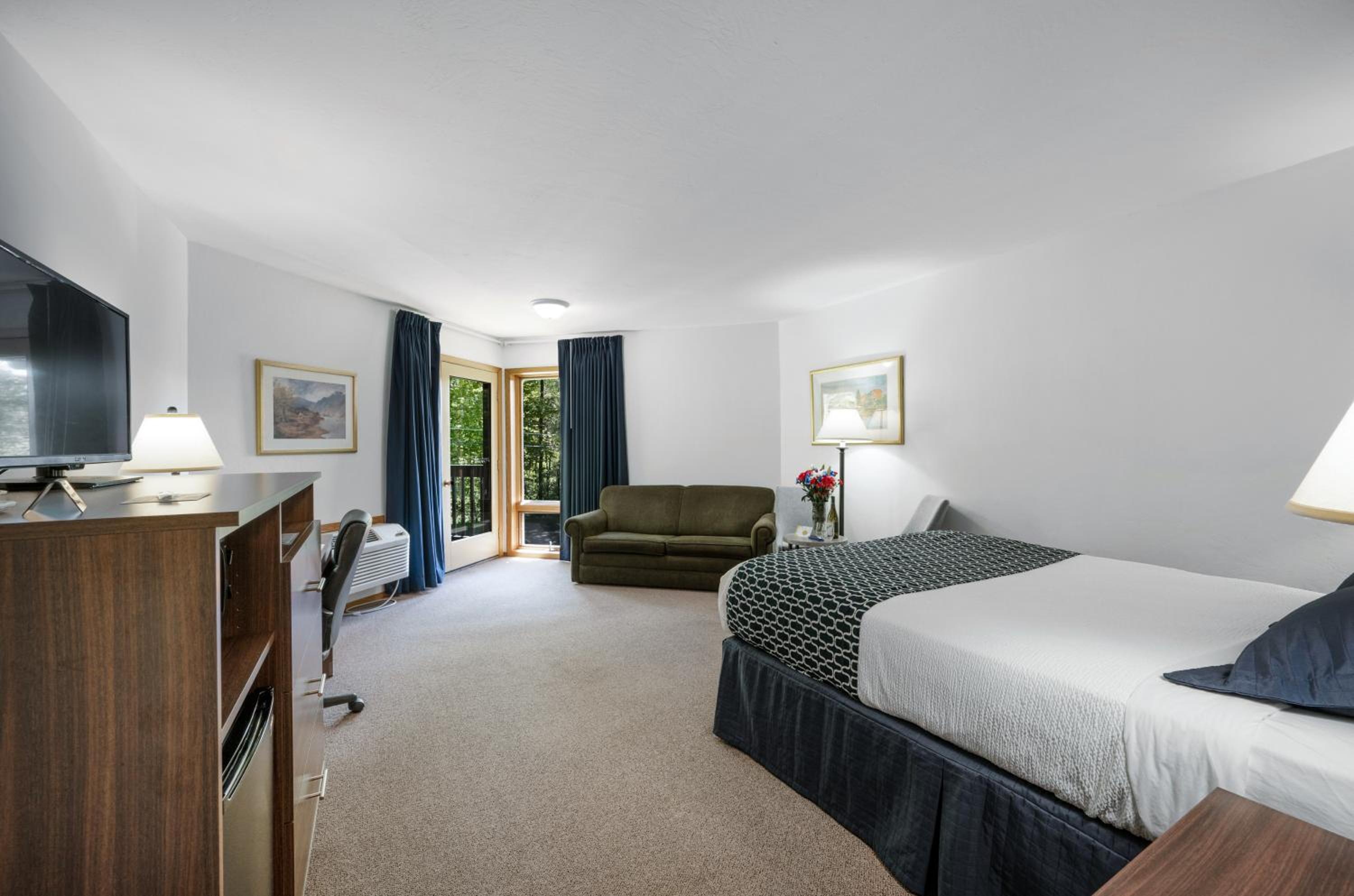 Queen Room photo 2
