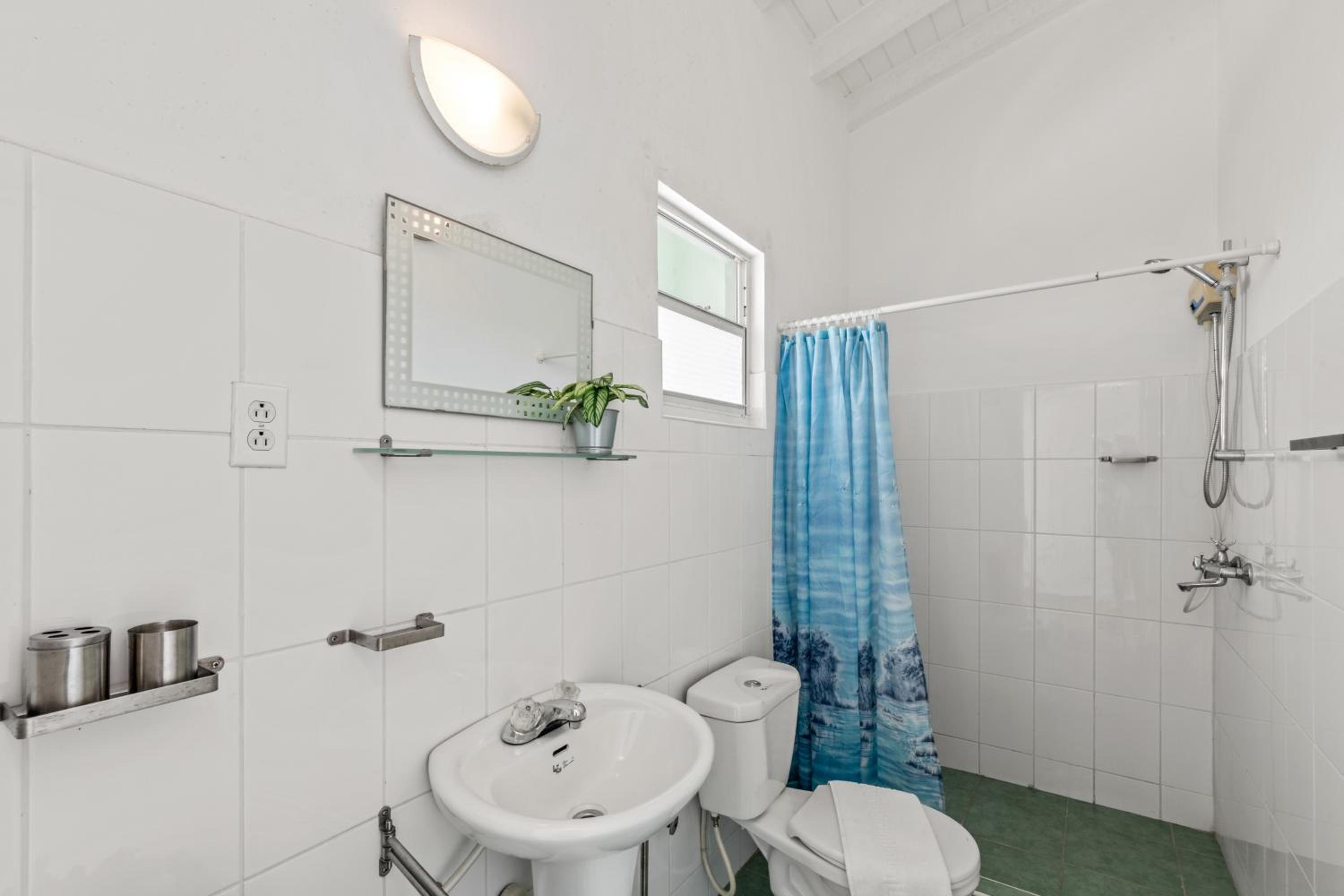 One-Bedroom Apartment with Pool View photo 2