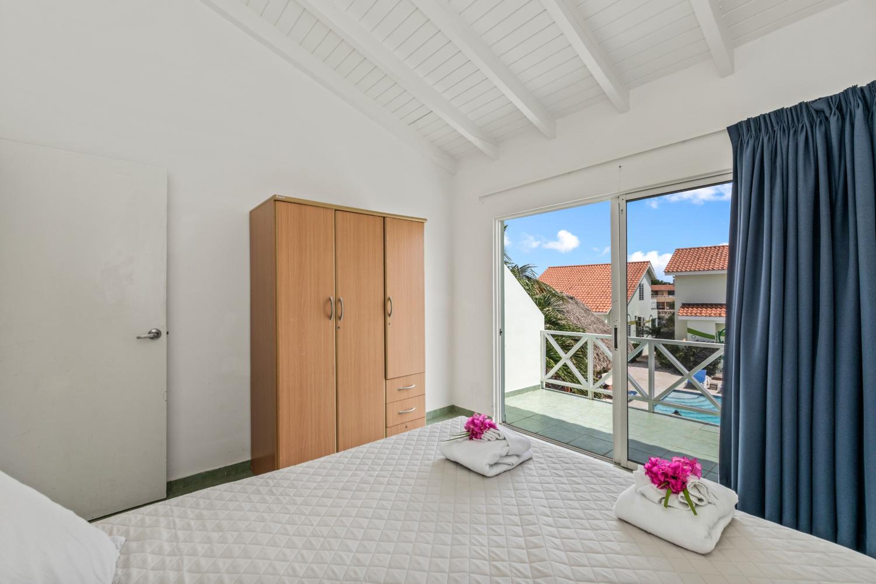 Two-Bedroom Apartment with Pool View photo 3
