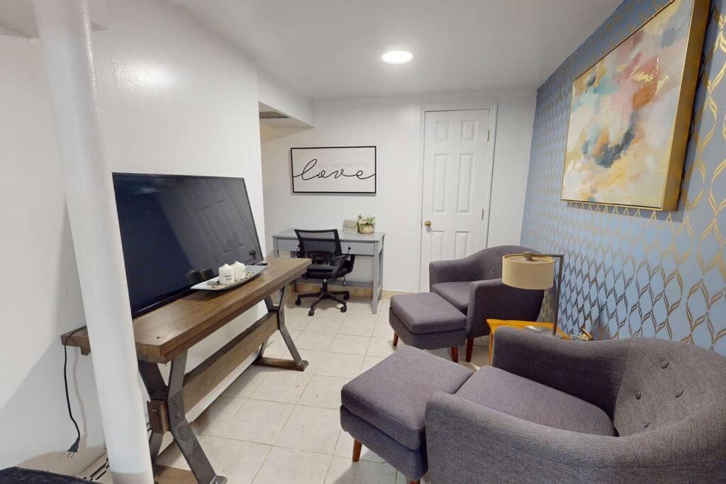 One-Bedroom Apartment photo 2