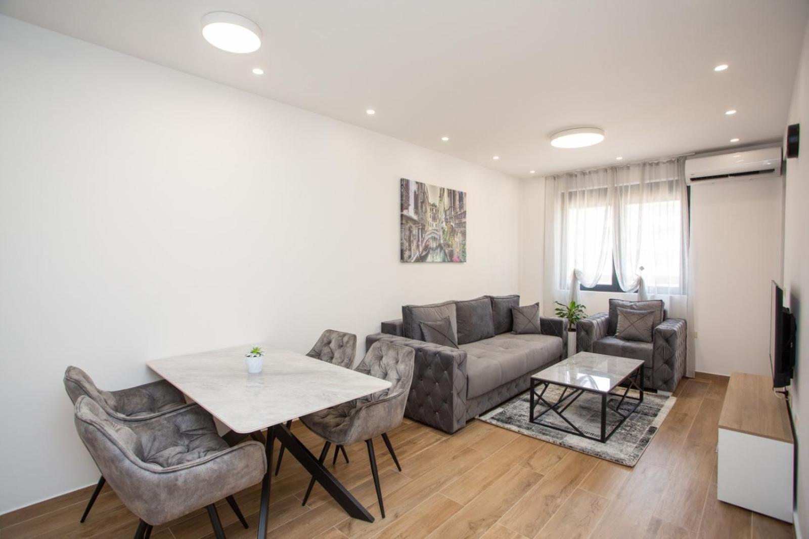 One-Bedroom Apartment with Balcony photo 1