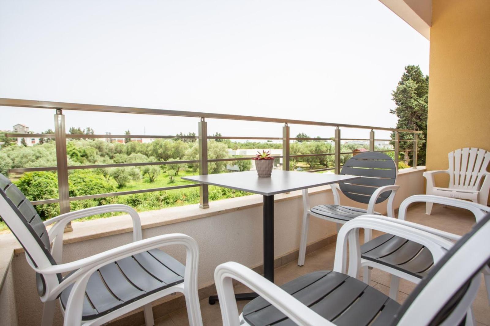 Two-Bedroom Apartment with Garden View photo 3