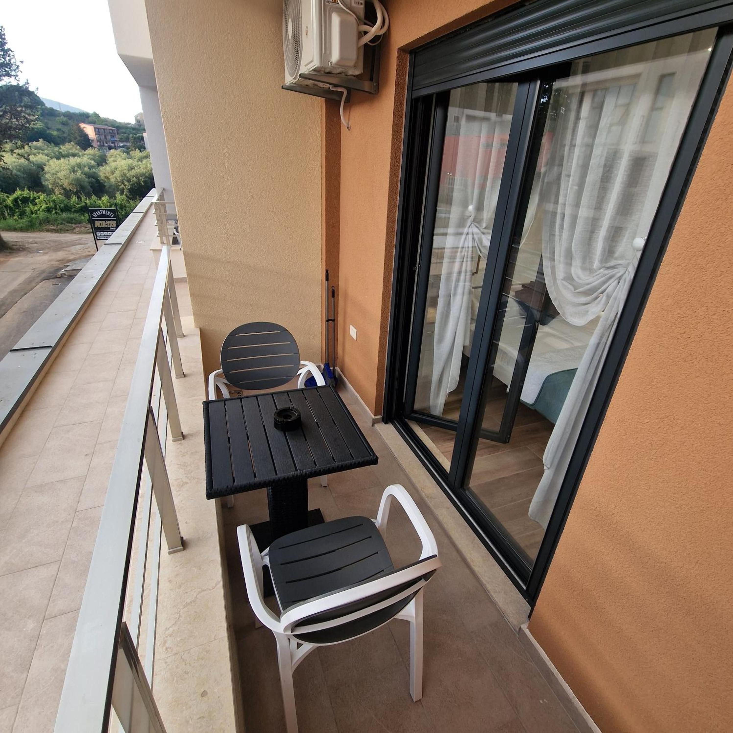 Studio with Balcony photo 2