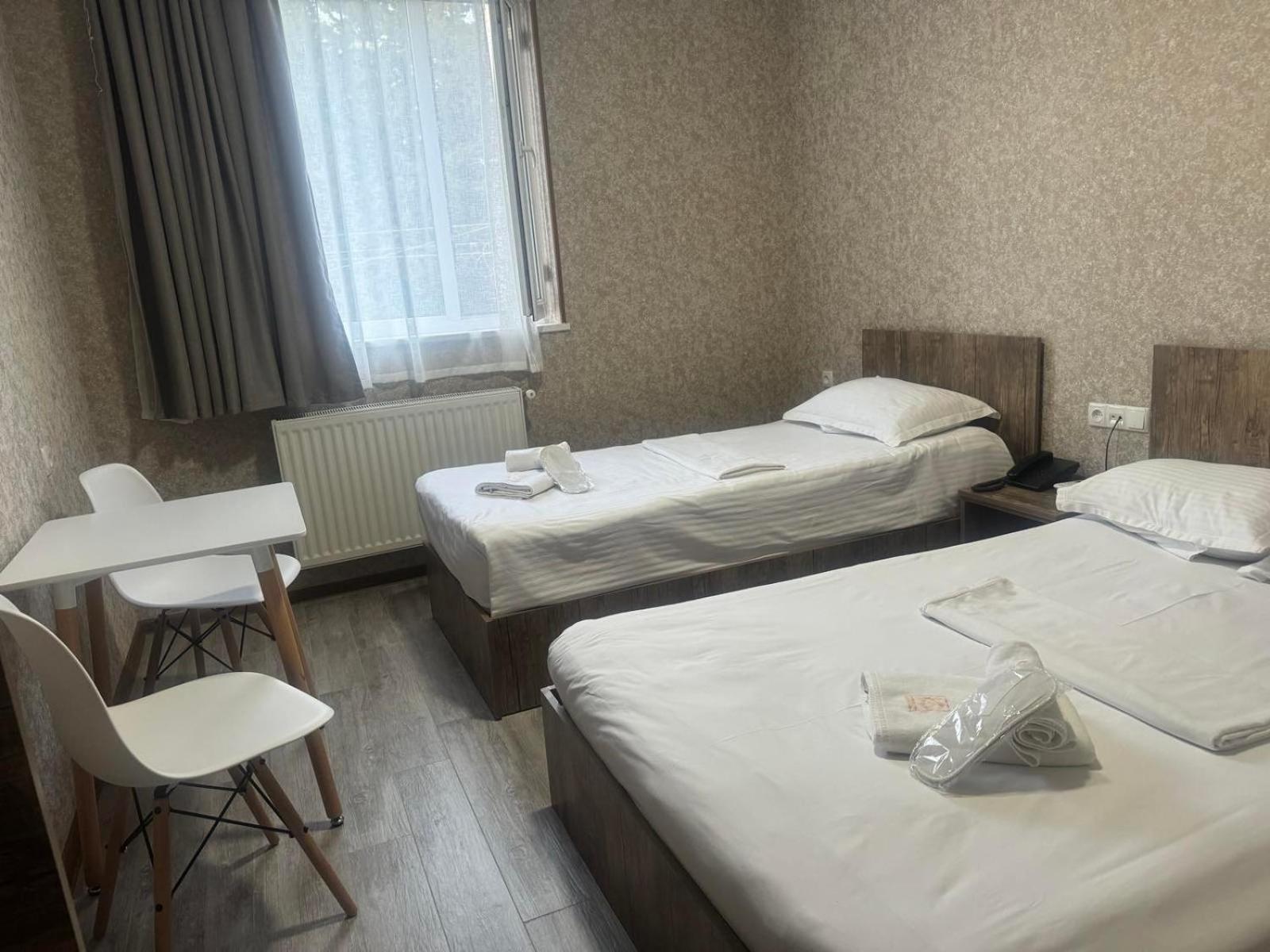 Twin Room - Photo 3