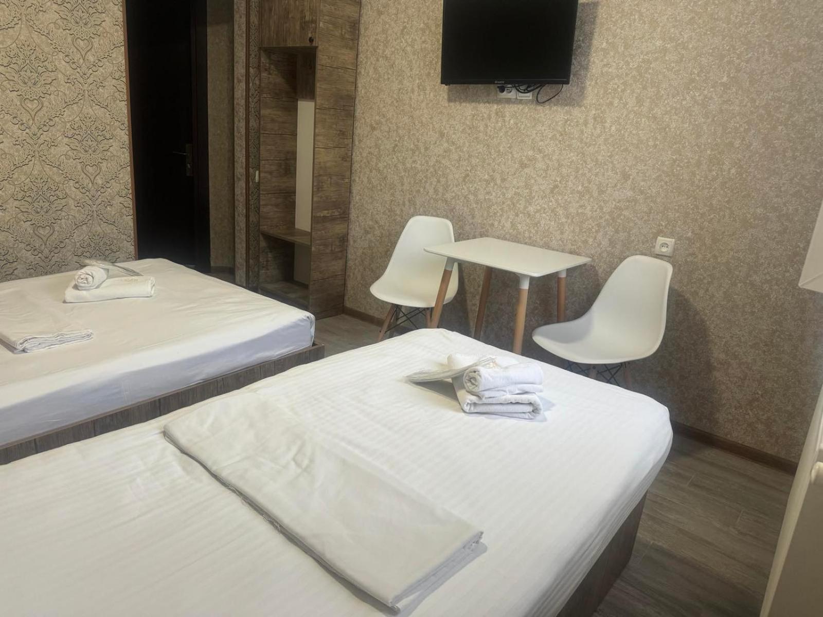 Twin Room - Photo 2