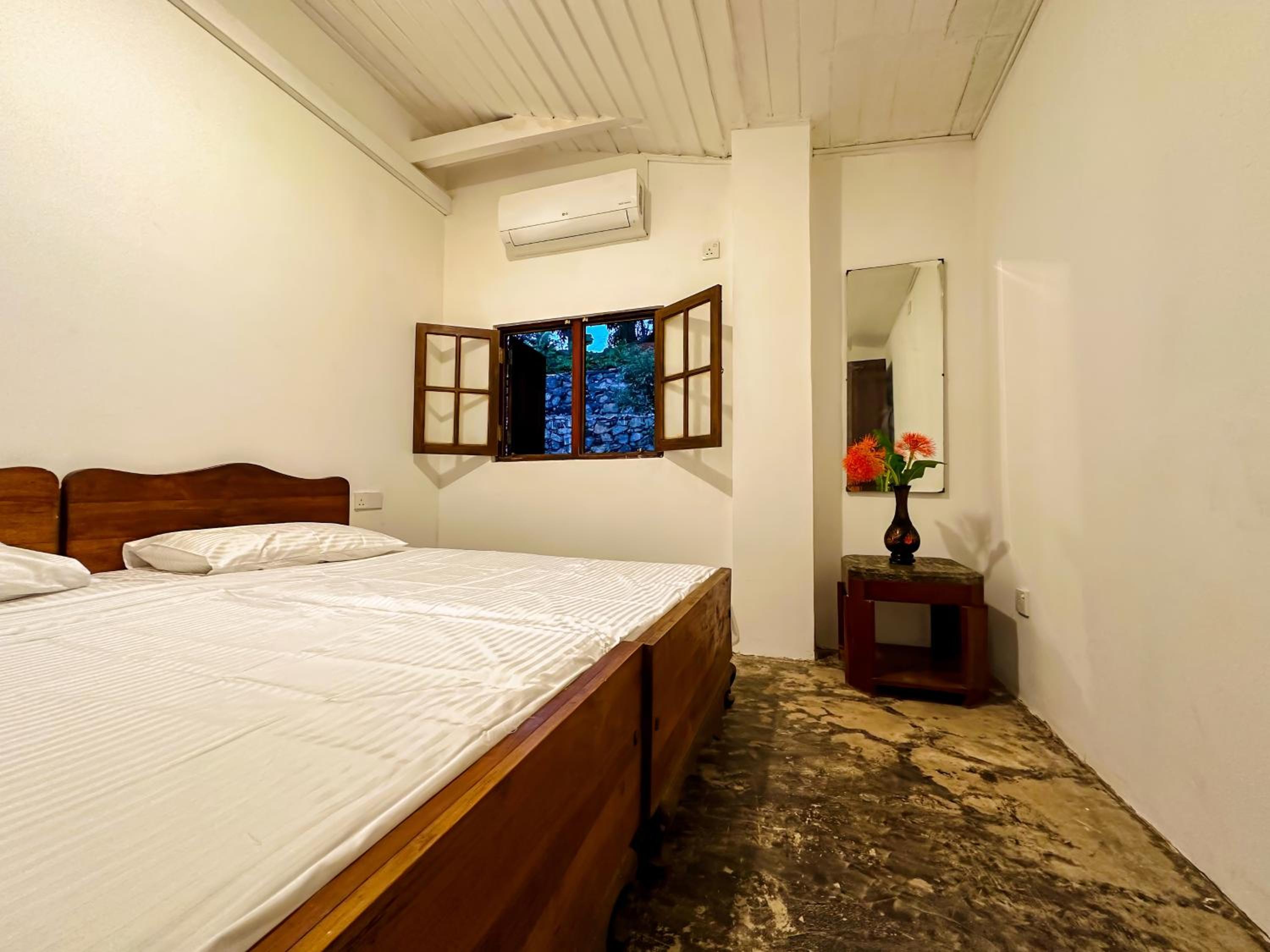 Double or Twin Room - Photo 8