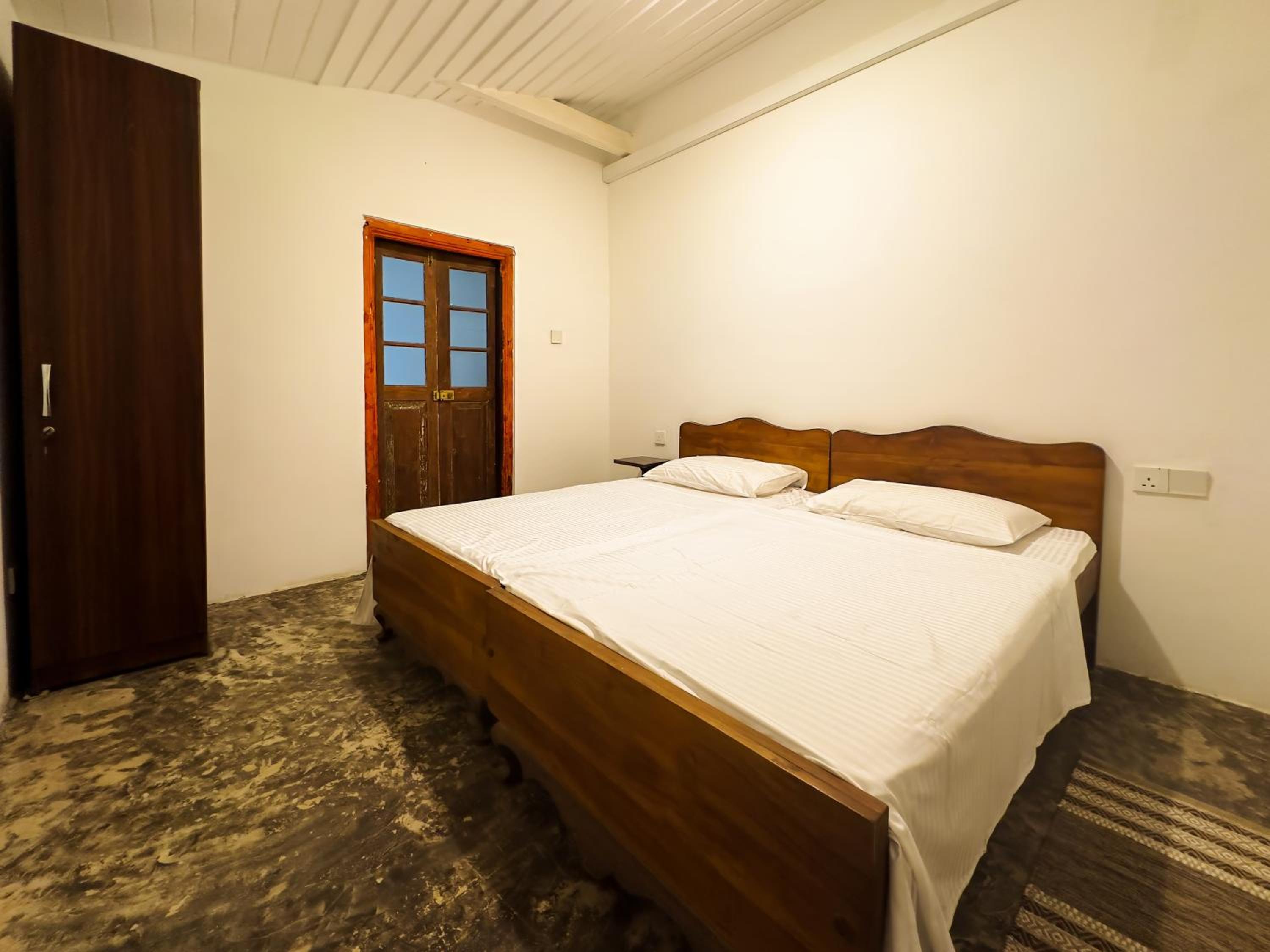 Double or Twin Room - Photo 9