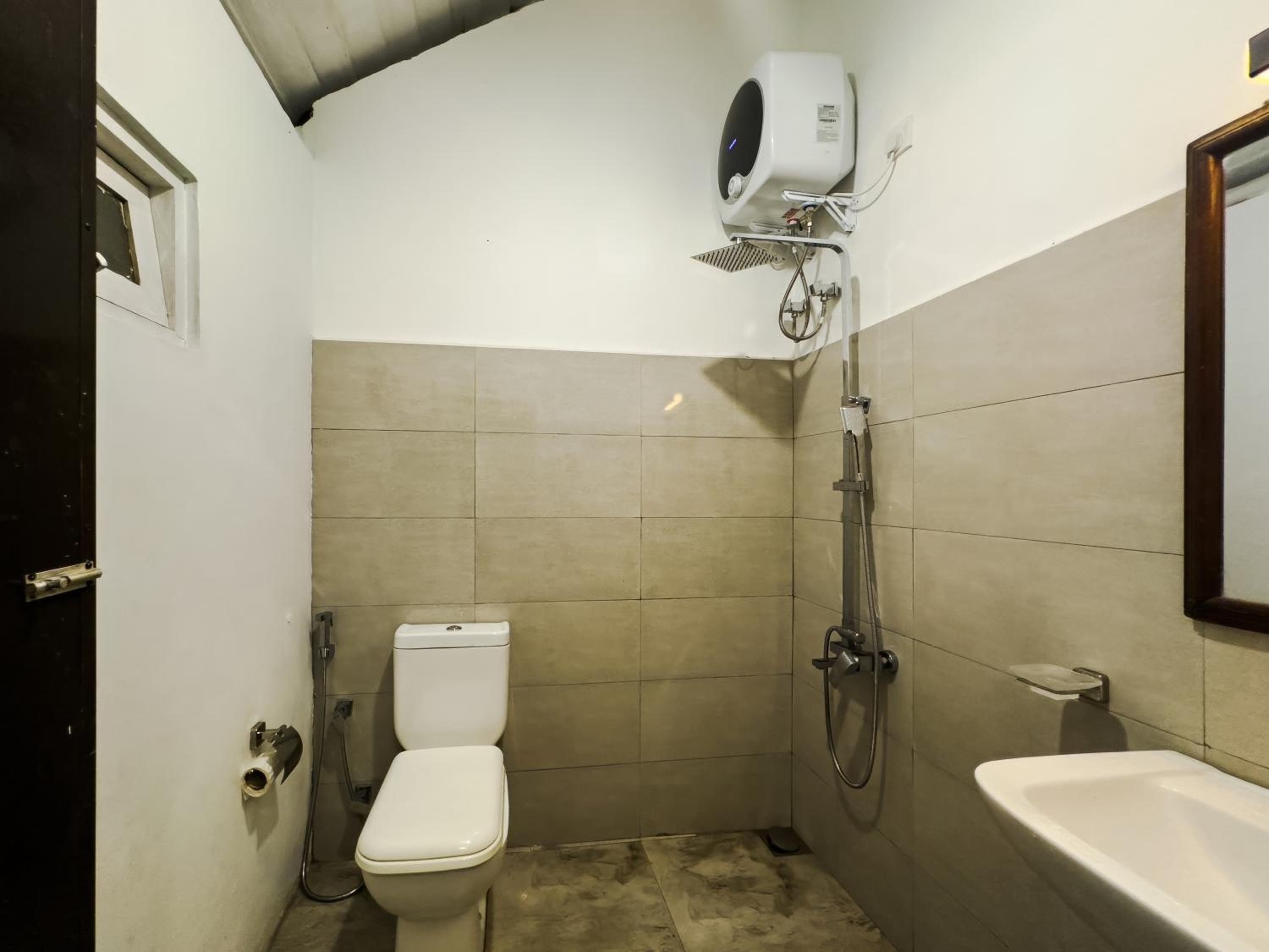 Double or Twin Room - Photo 5