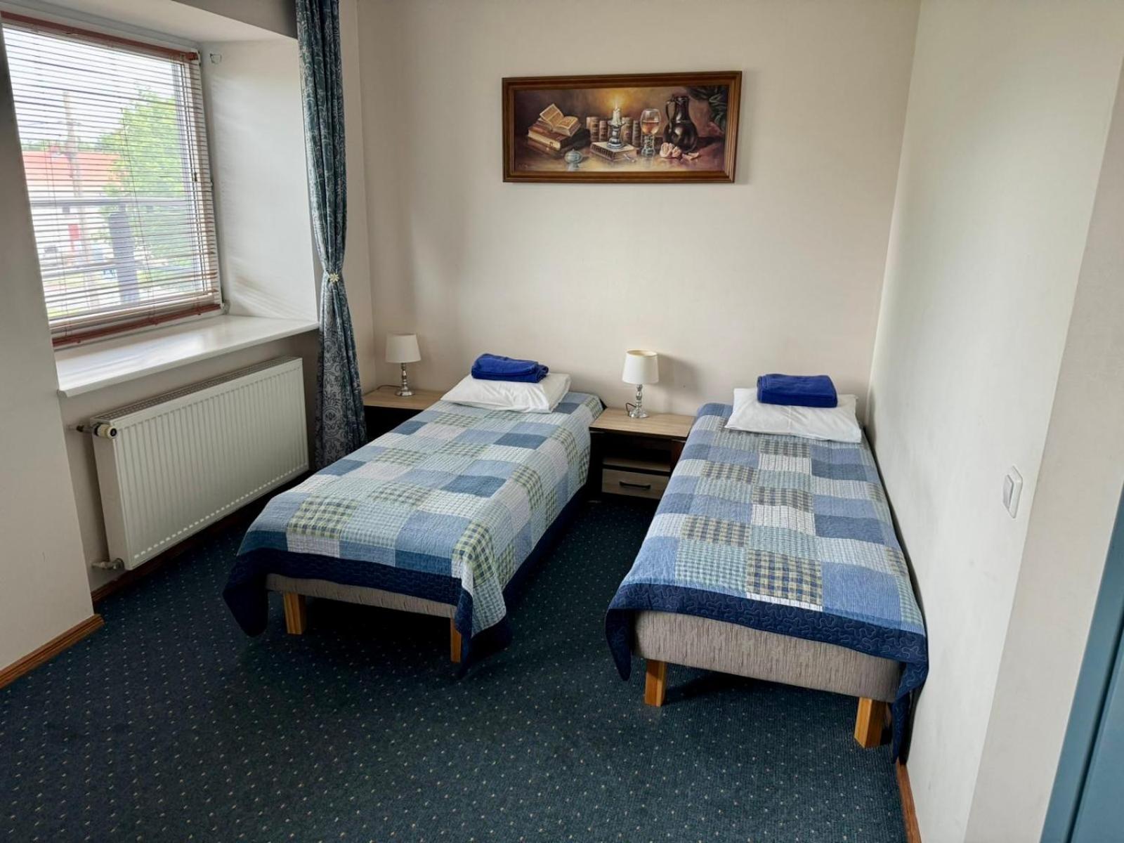 Large Twin Room - Photo 3