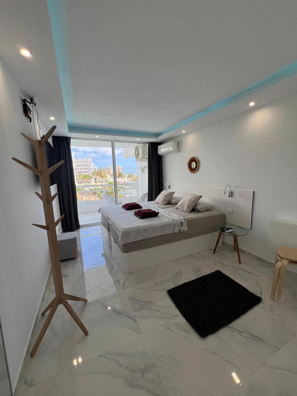 Apartamento de una habitación con balcón y vista al mar