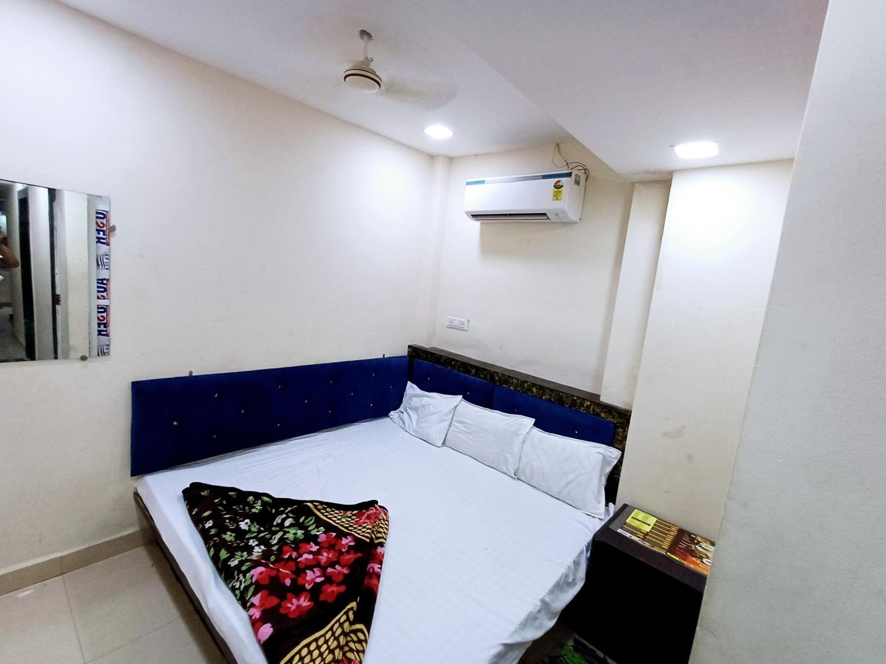 Deluxe Double Room with Bath photo 3