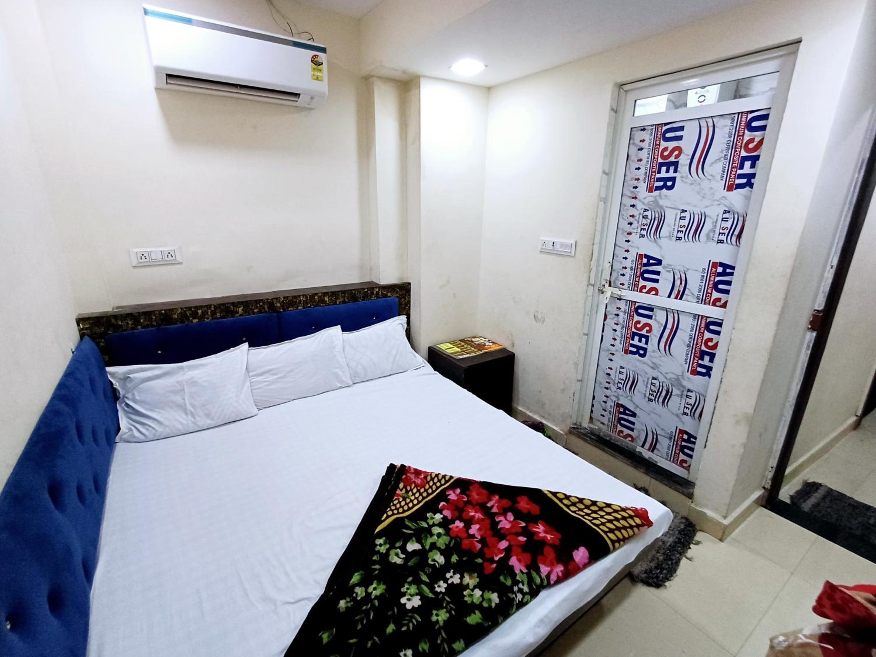 Deluxe Double Room with Bath photo 2