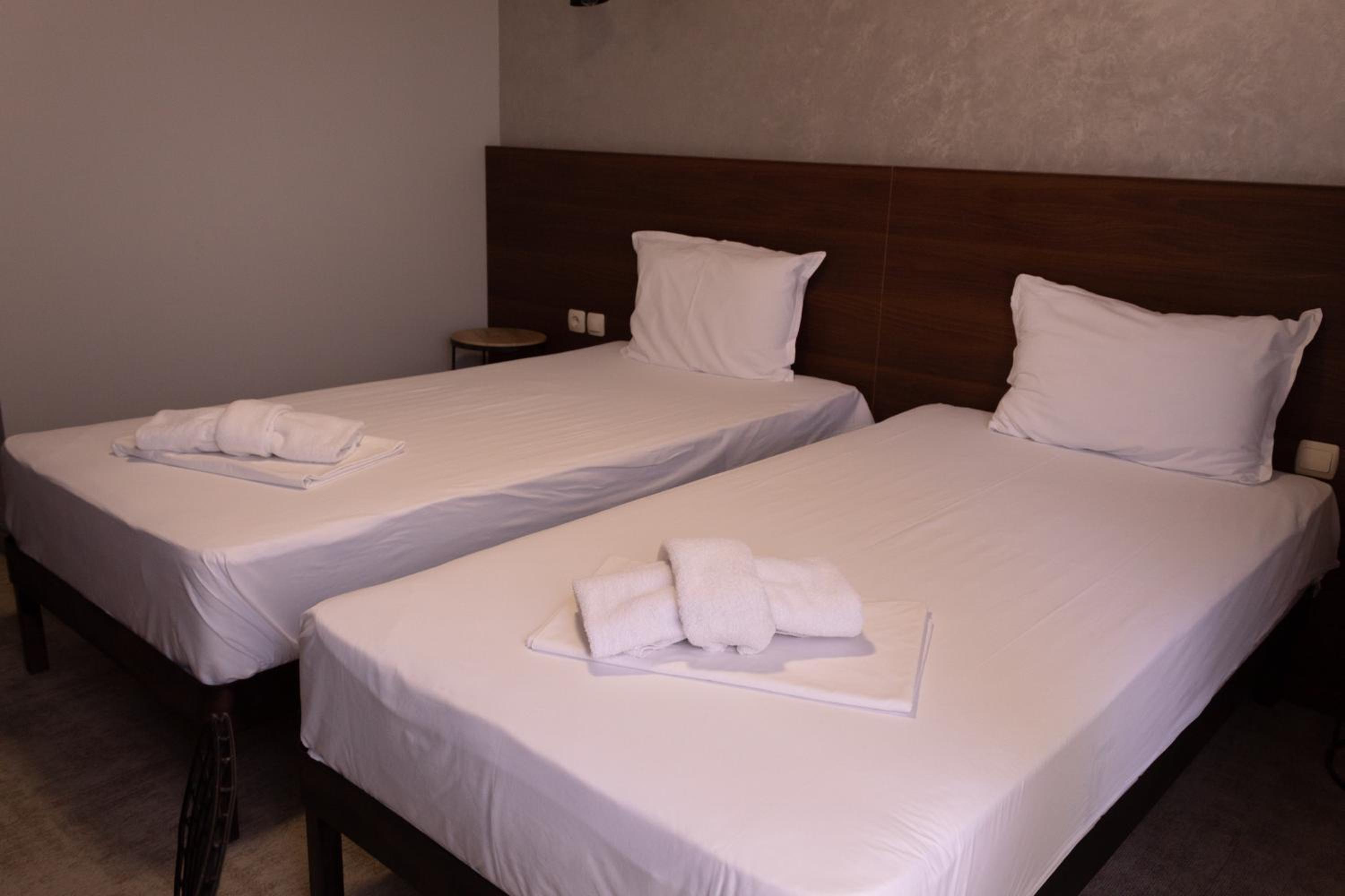 Double or Twin Room - Photo 7