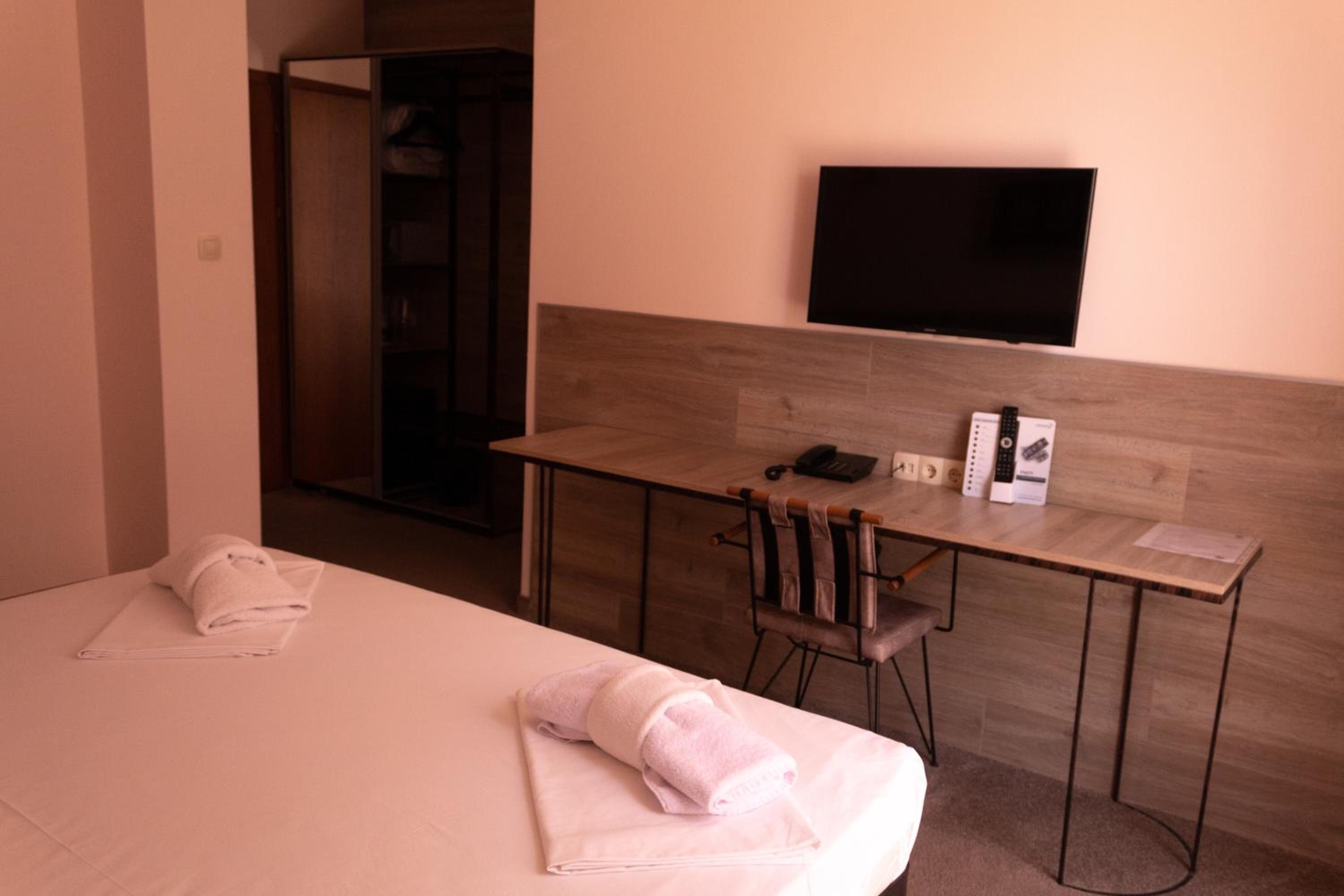 Double or Twin Room - Photo 2
