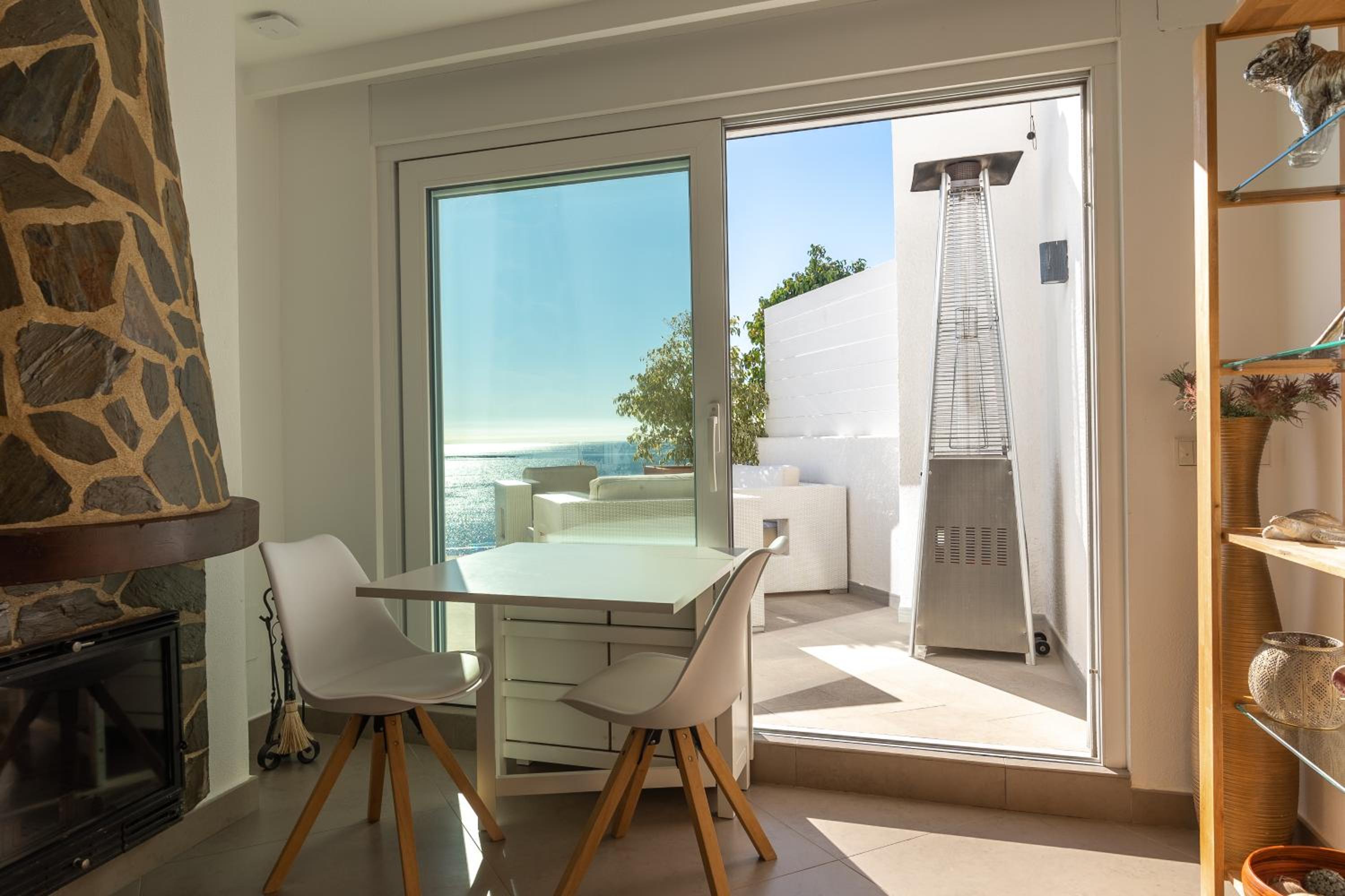 Deluxe Bungalow with Sea View - Photo 3