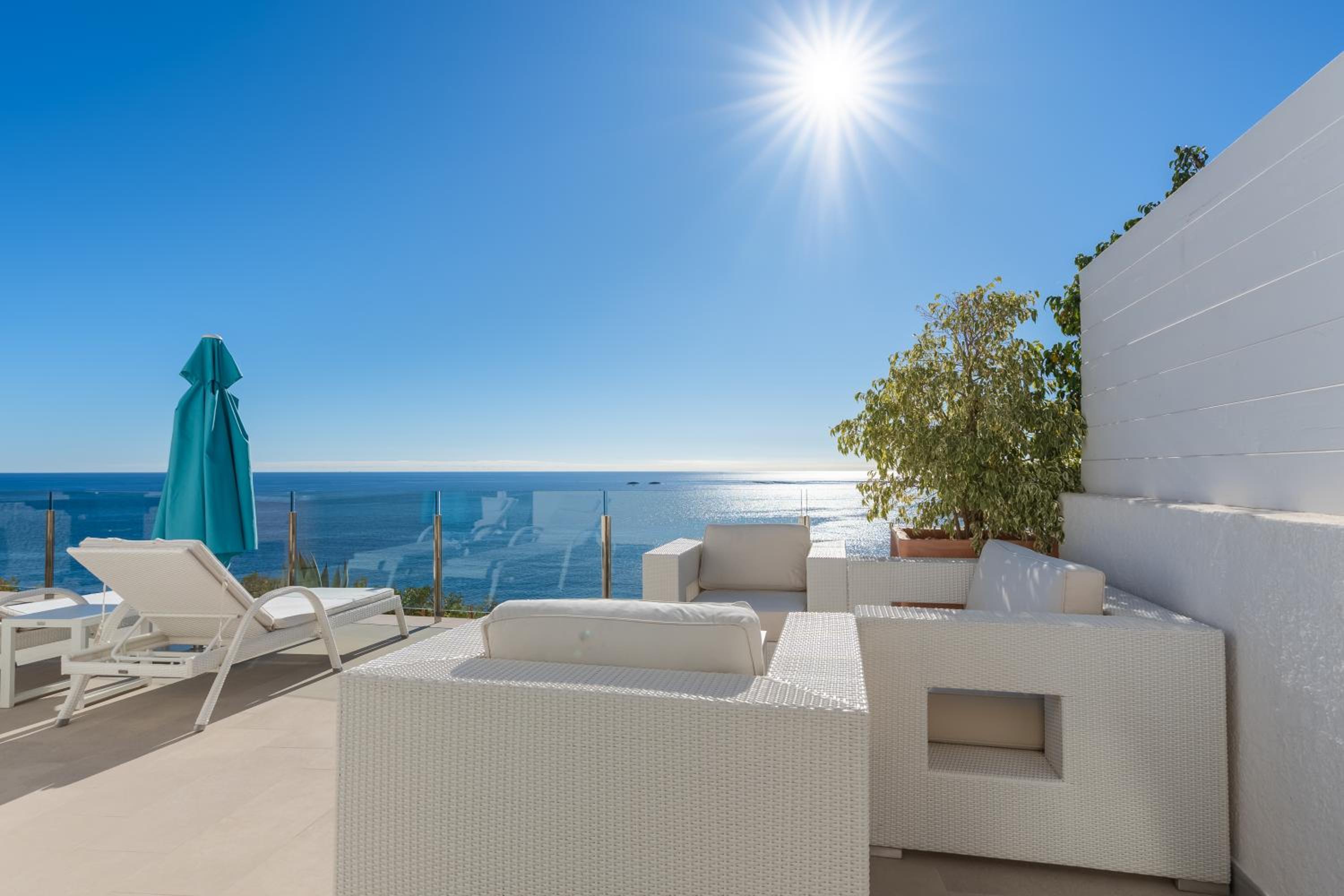 Deluxe Bungalow with Sea View - Photo 29