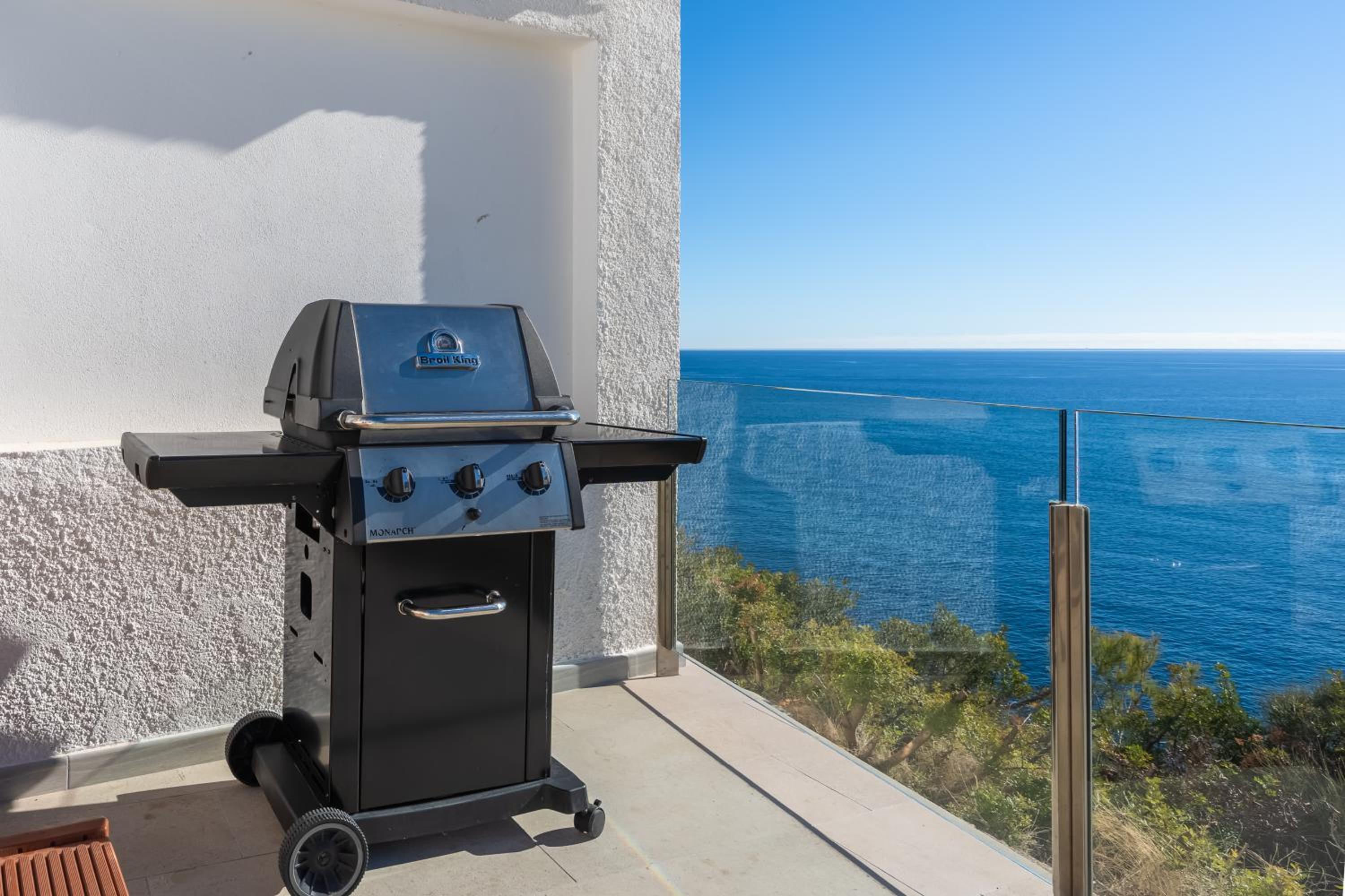 Deluxe Bungalow with Sea View - Photo 25