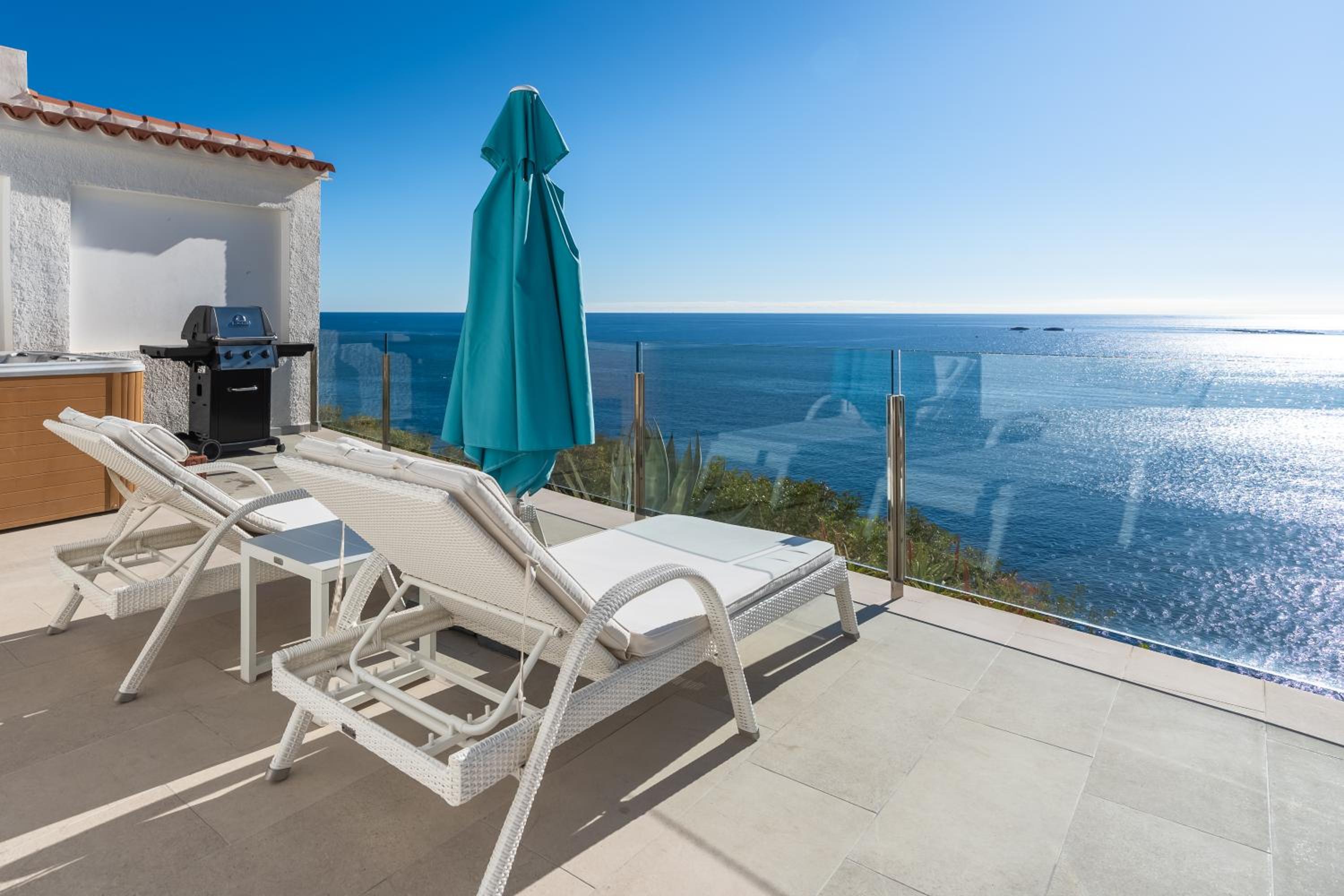 Deluxe Bungalow with Sea View - Photo 15