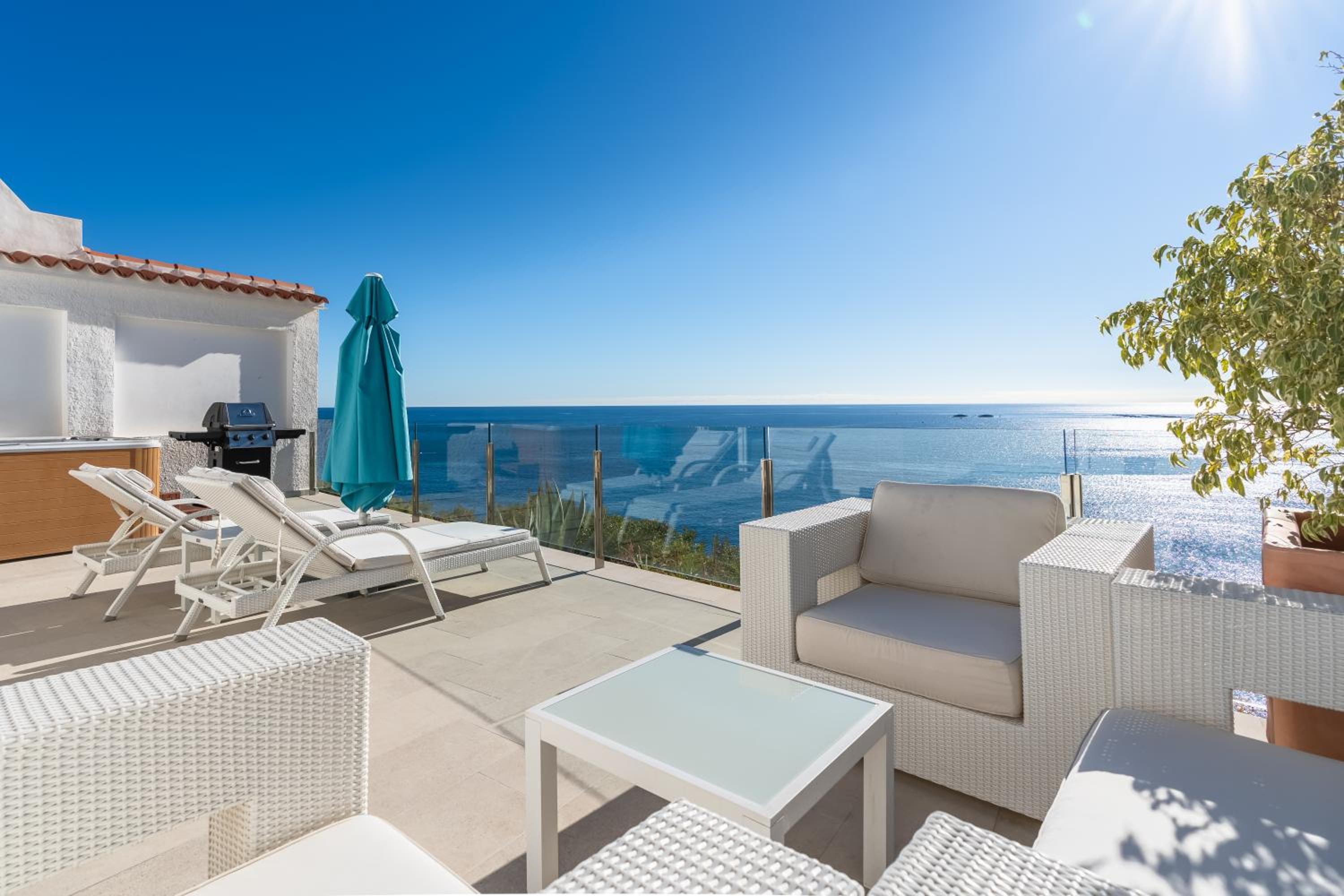 Deluxe Bungalow with Sea View - Photo 28