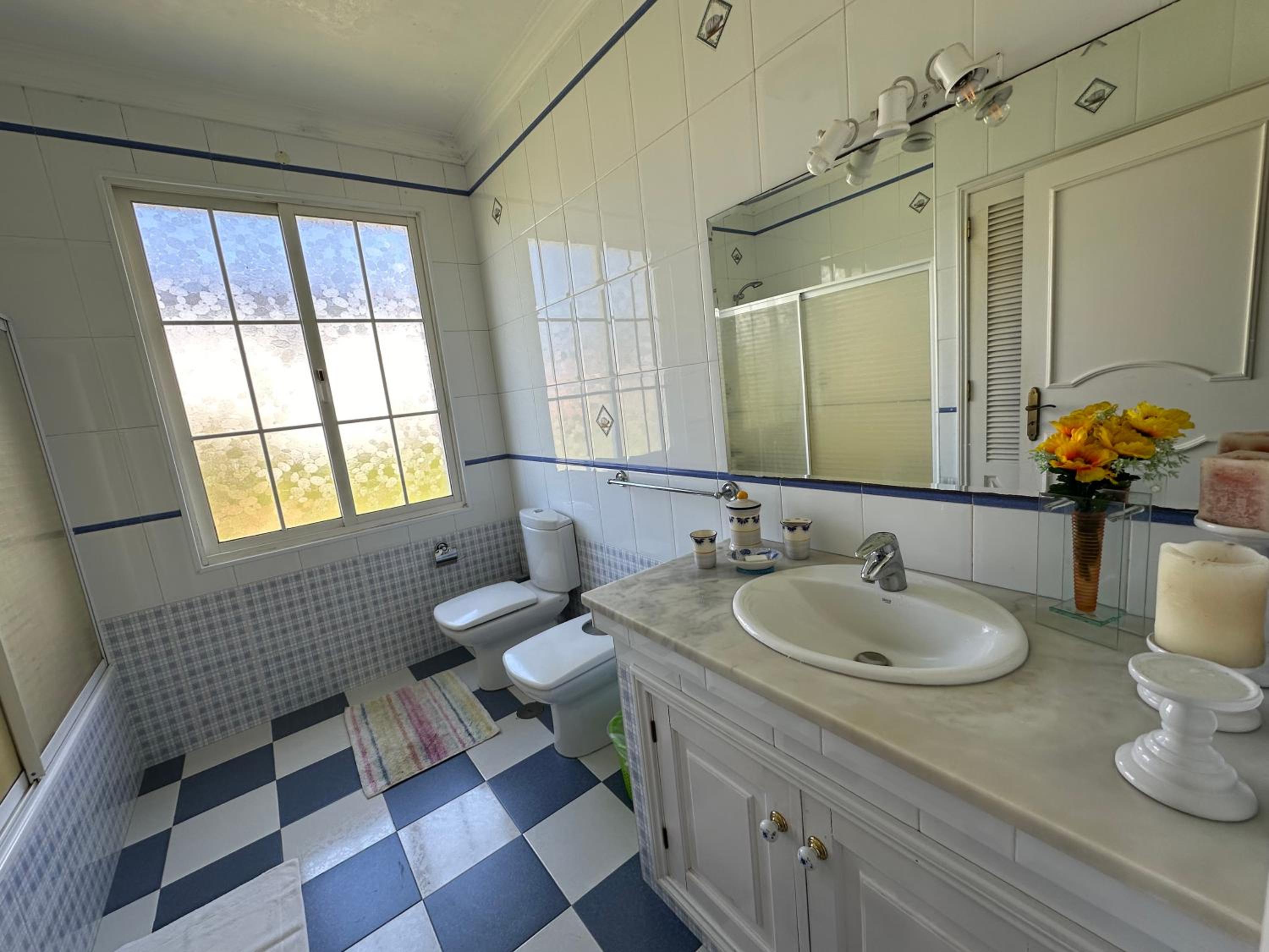 Double Room with Private External Bathroom - Photo 5
