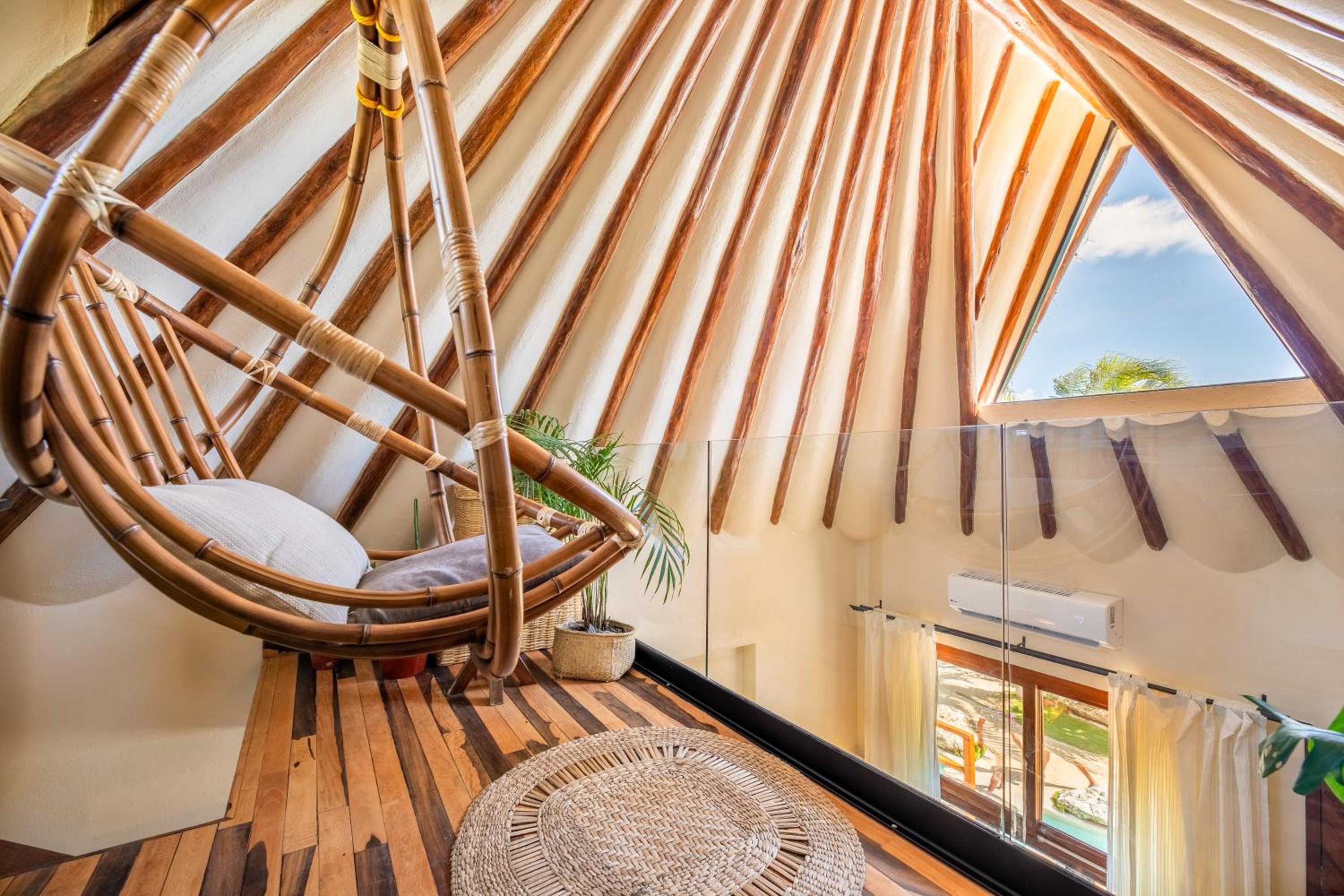 Penthouse with plunge pool thumbnail 6