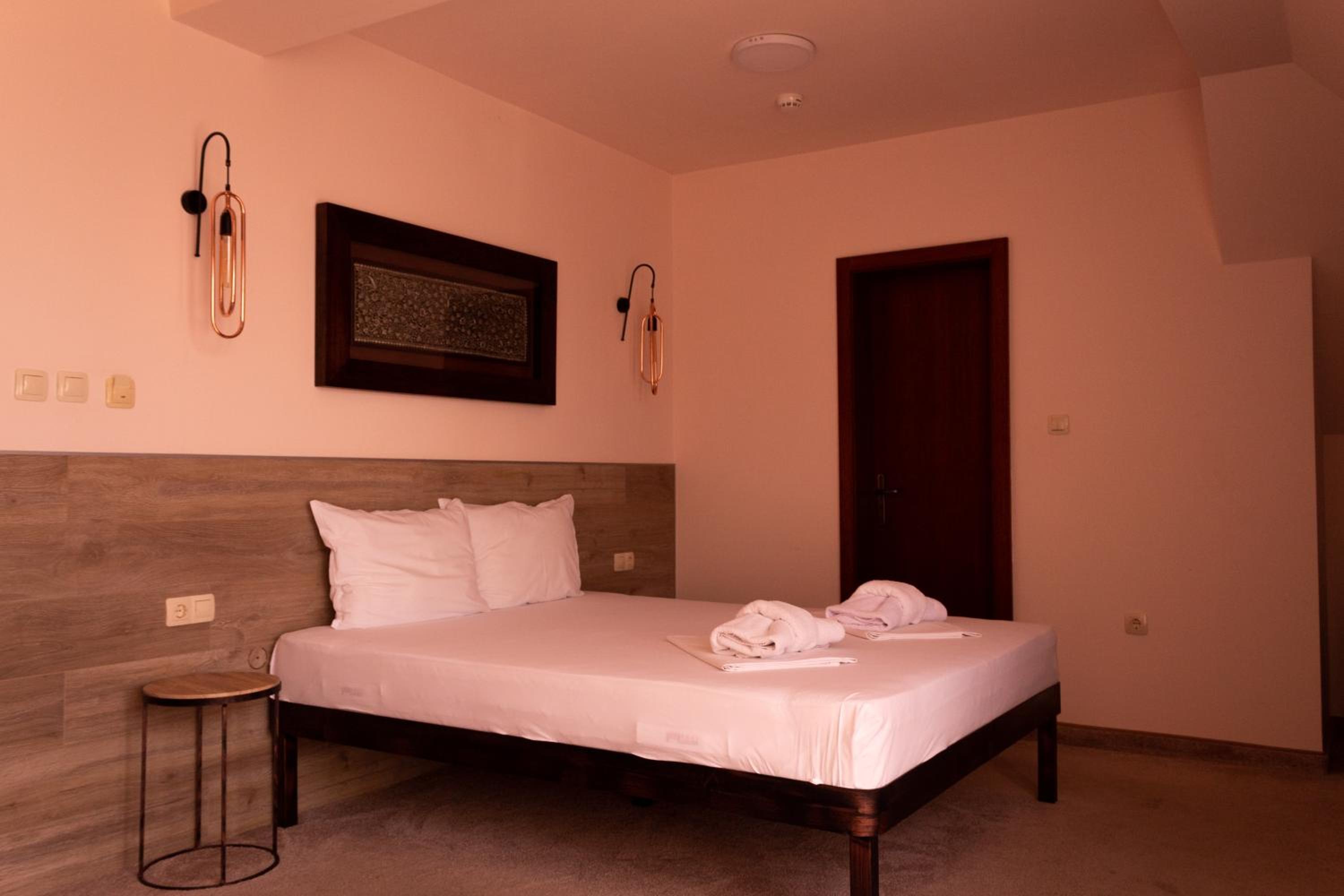 Double or Twin Room with Balcony - Photo 5