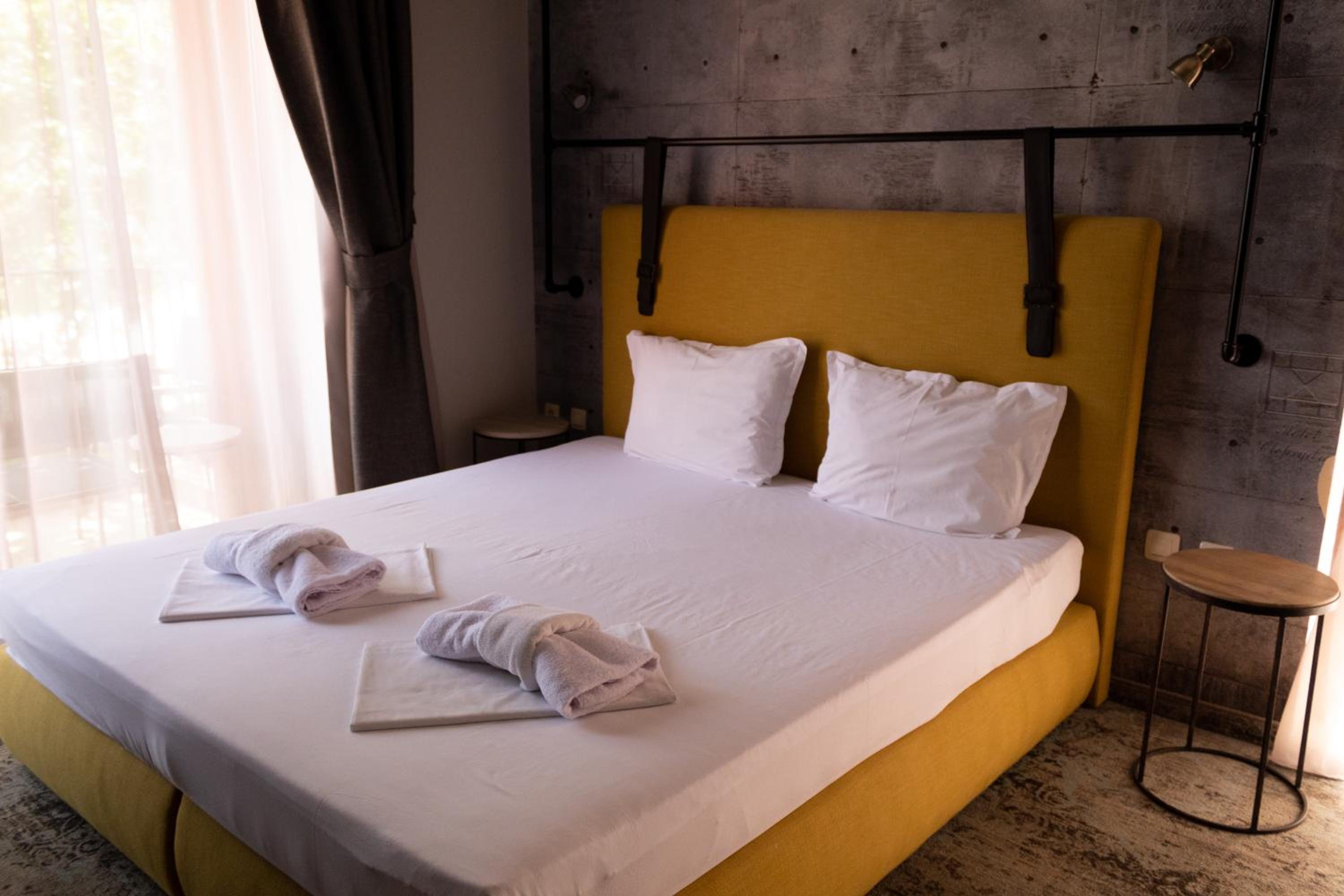 Double or Twin Room with Balcony - Photo 2